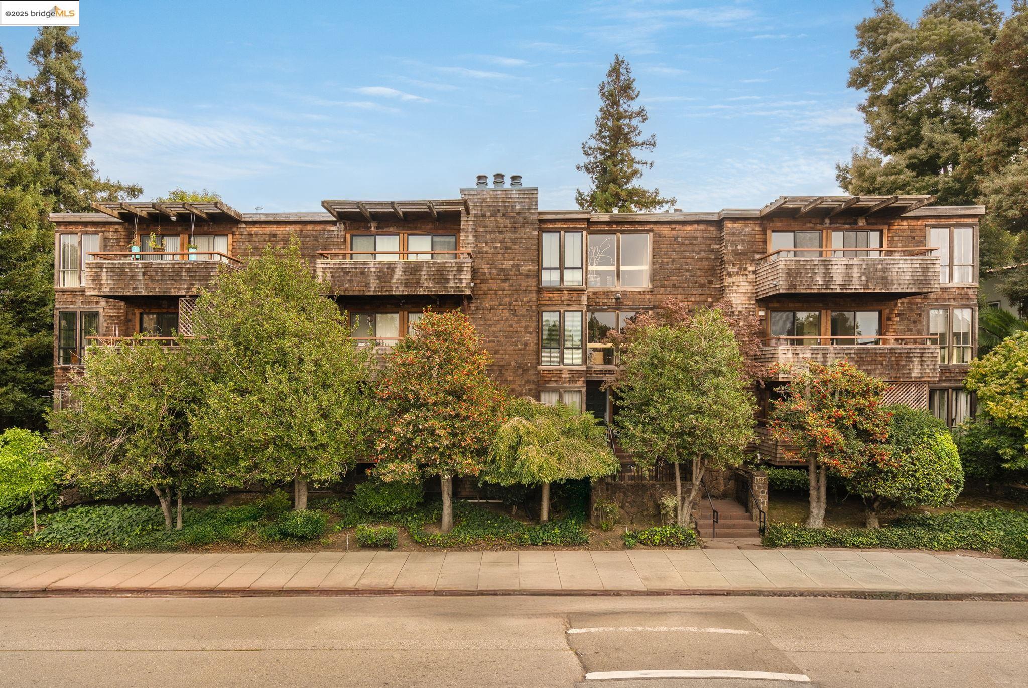 Photo #1: 41115728 Listing: Photo #1