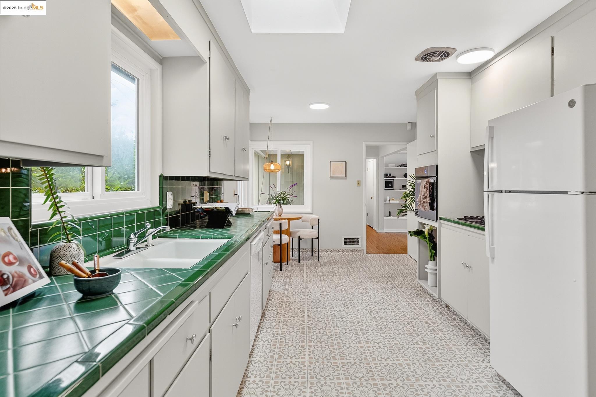 Detail Gallery Image 17 of 60 For 28 Kensington Ct, Kensington,  CA 94707 - 4 Beds | 3 Baths