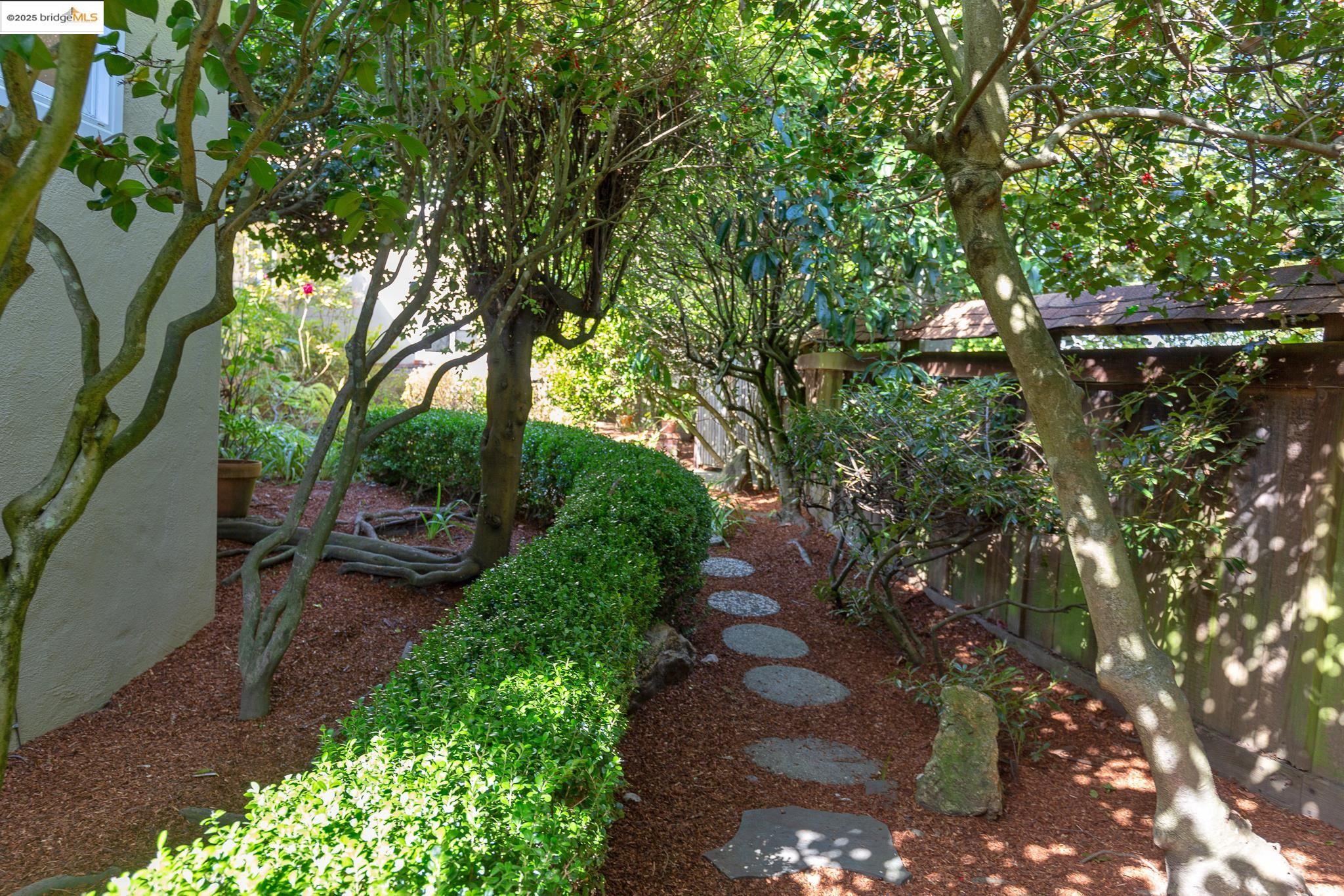 Detail Gallery Image 44 of 60 For 28 Kensington Ct, Kensington,  CA 94707 - 4 Beds | 3 Baths