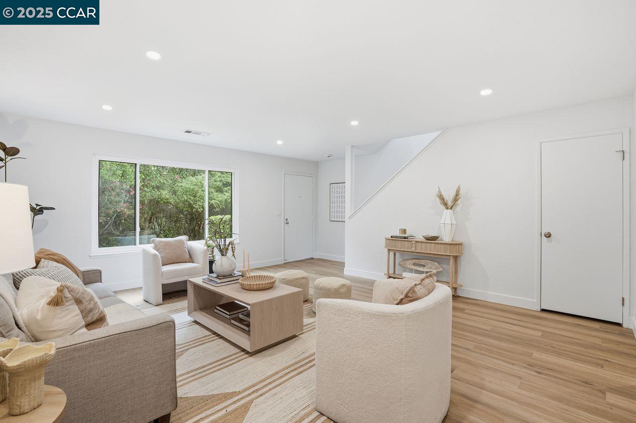 Photo #2: 41115738 Listing: Photo #2