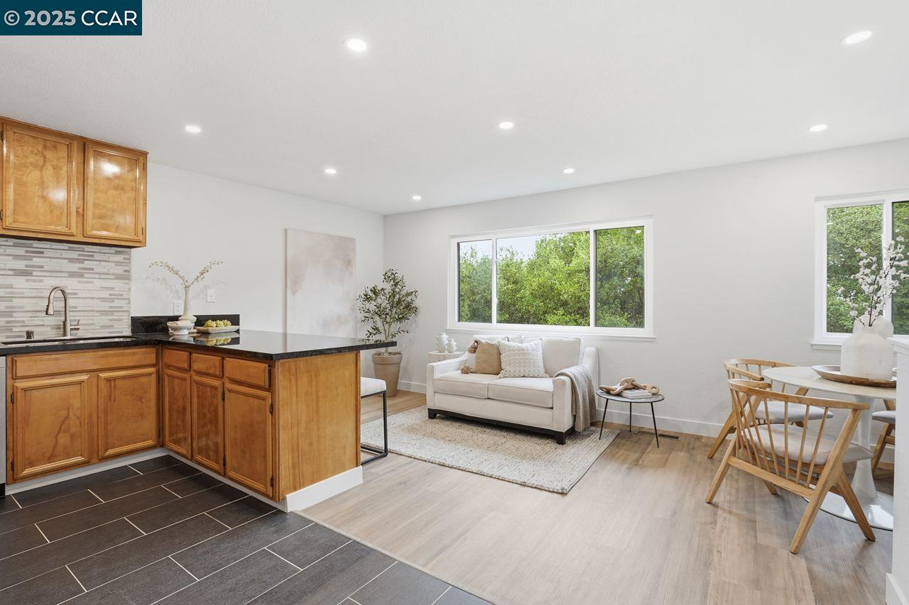 Photo #6: 41115738 Listing: Photo #6