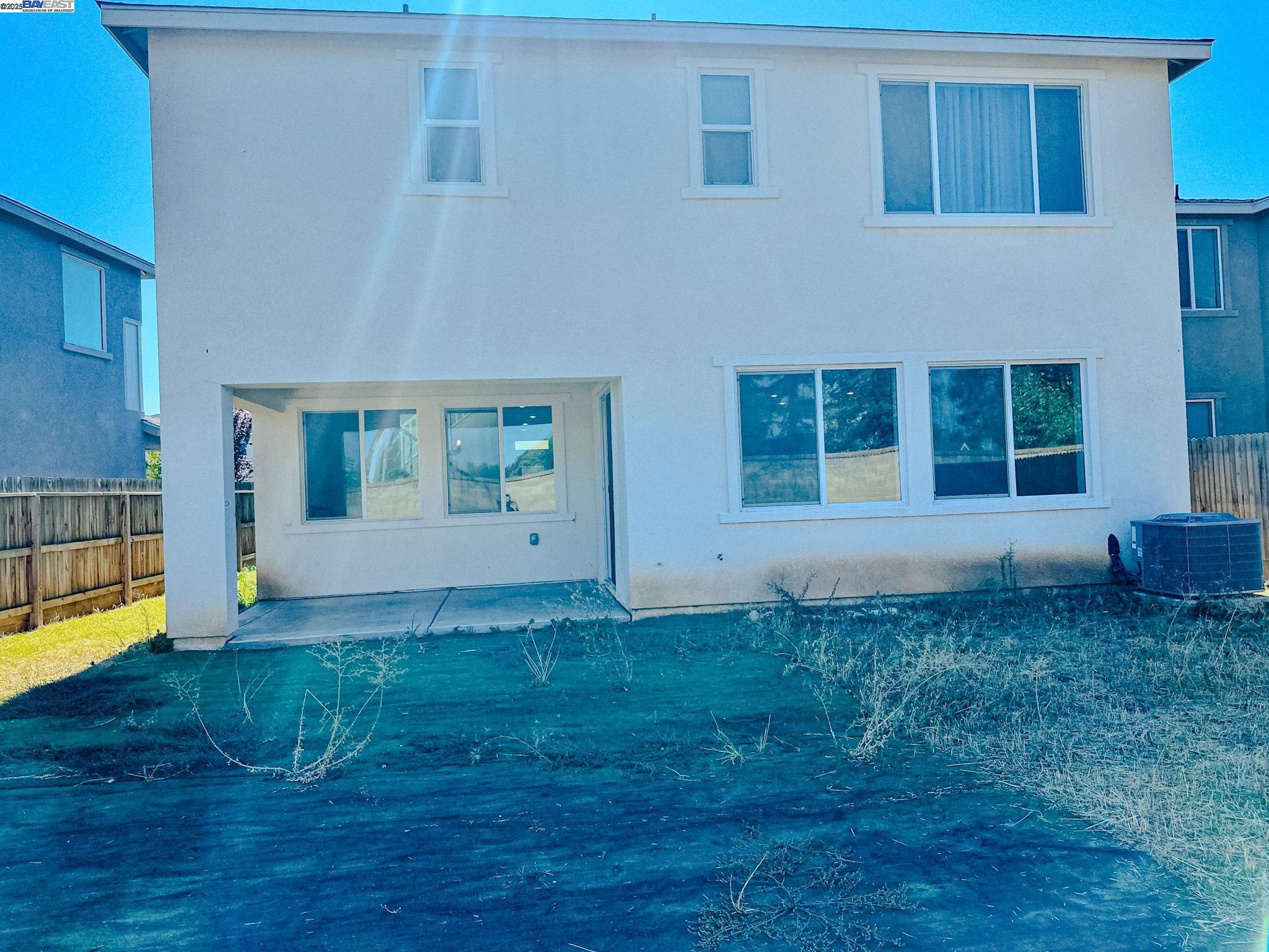 Detail Gallery Image 21 of 31 For 2409 Explorador Dr, Merced,  CA 95340 - 6 Beds | 3 Baths