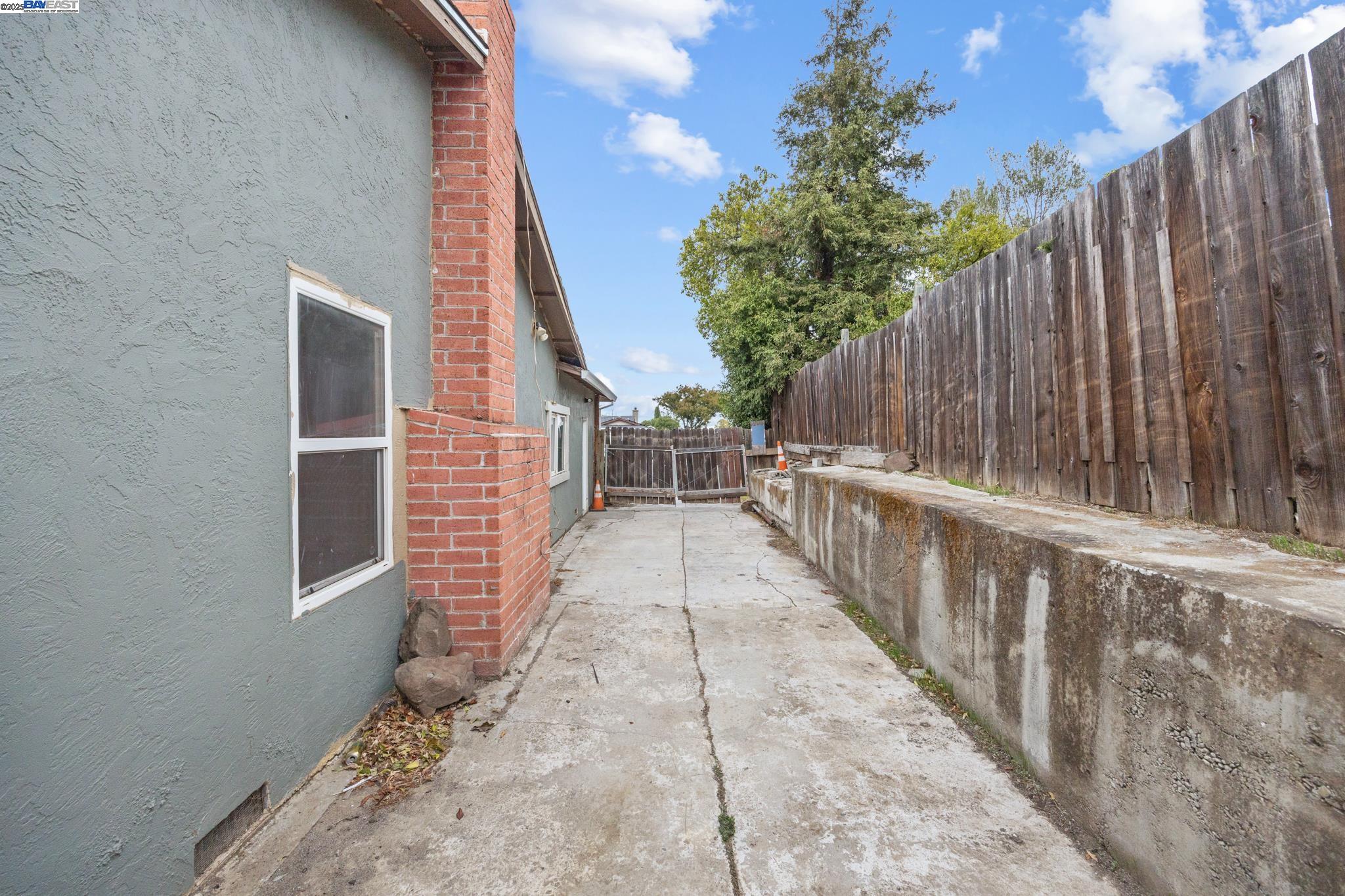 Detail Gallery Image 31 of 47 For 4 Crowley Ct, Pittsburg,  CA 94565-4728 - 3 Beds | 2 Baths