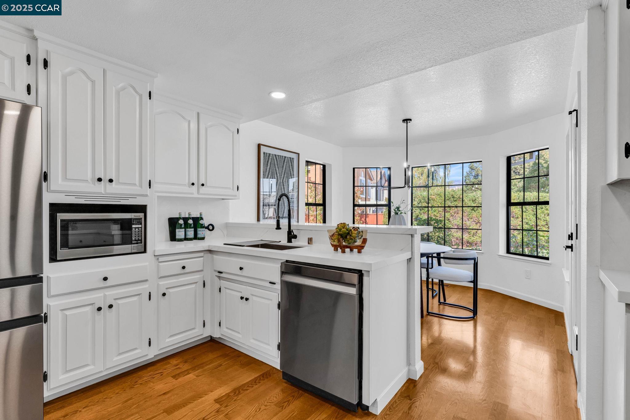 Detail Gallery Image 13 of 47 For 33 Bottlebrush Court, Danville,  CA 94506 - 3 Beds | 2 Baths