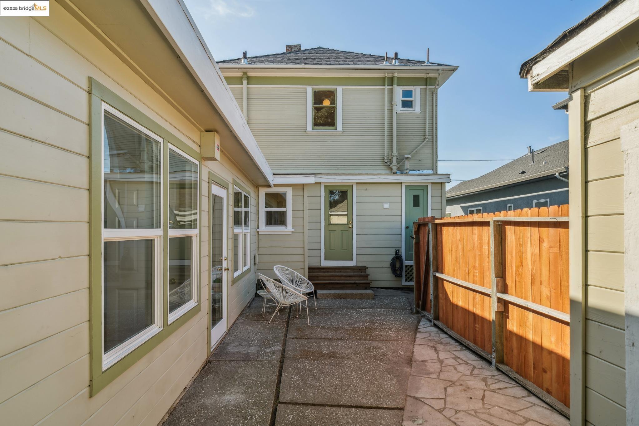 Detail Gallery Image 38 of 47 For 5828 Occidental St, Oakland,  CA 94608 - 3 Beds | 3 Baths