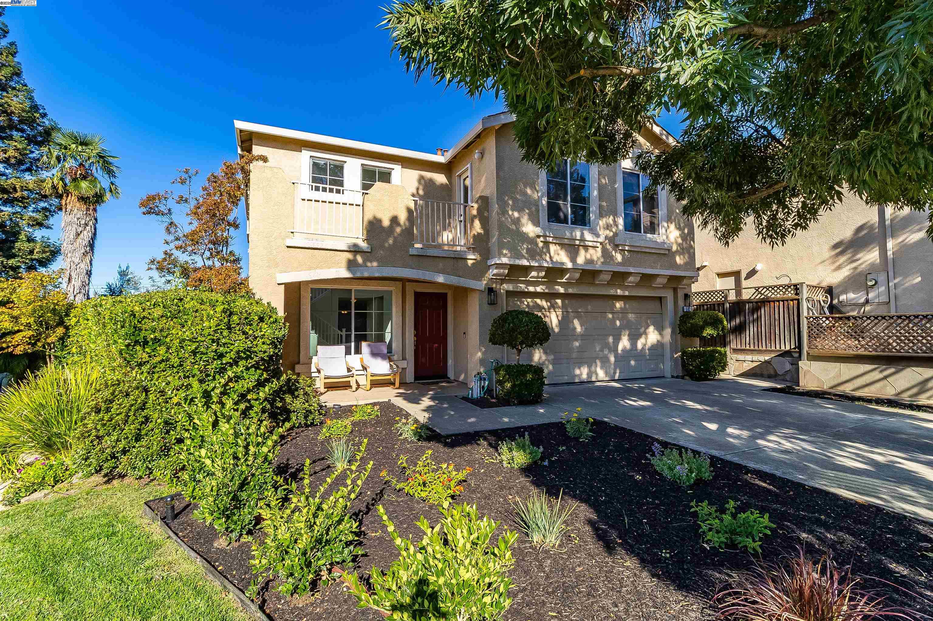 Detail Gallery Image 2 of 42 For 592 Ross Cir, Martinez,  CA 94553 - 5 Beds | 3 Baths