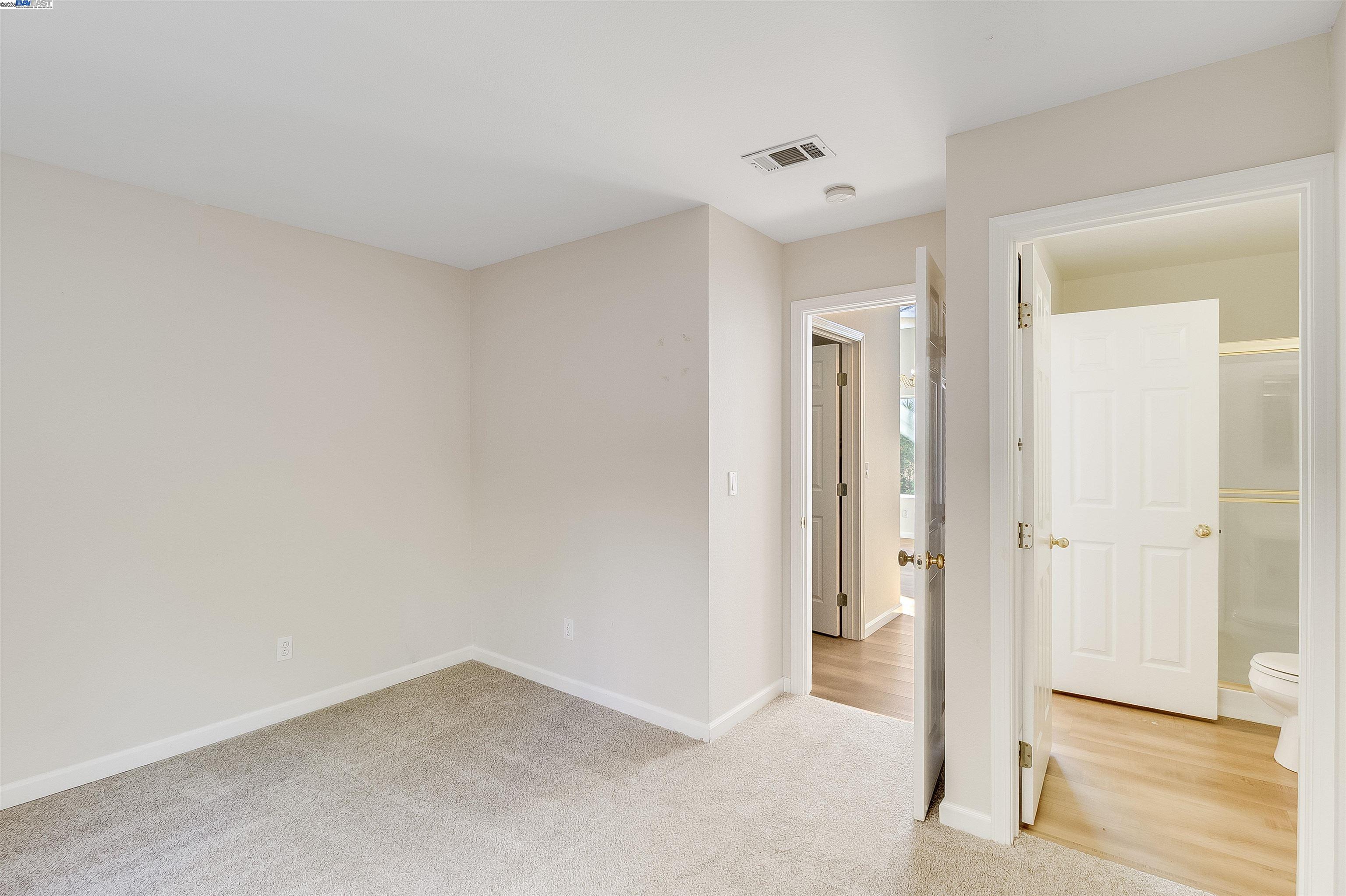 Detail Gallery Image 13 of 42 For 592 Ross Cir, Martinez,  CA 94553 - 5 Beds | 3 Baths