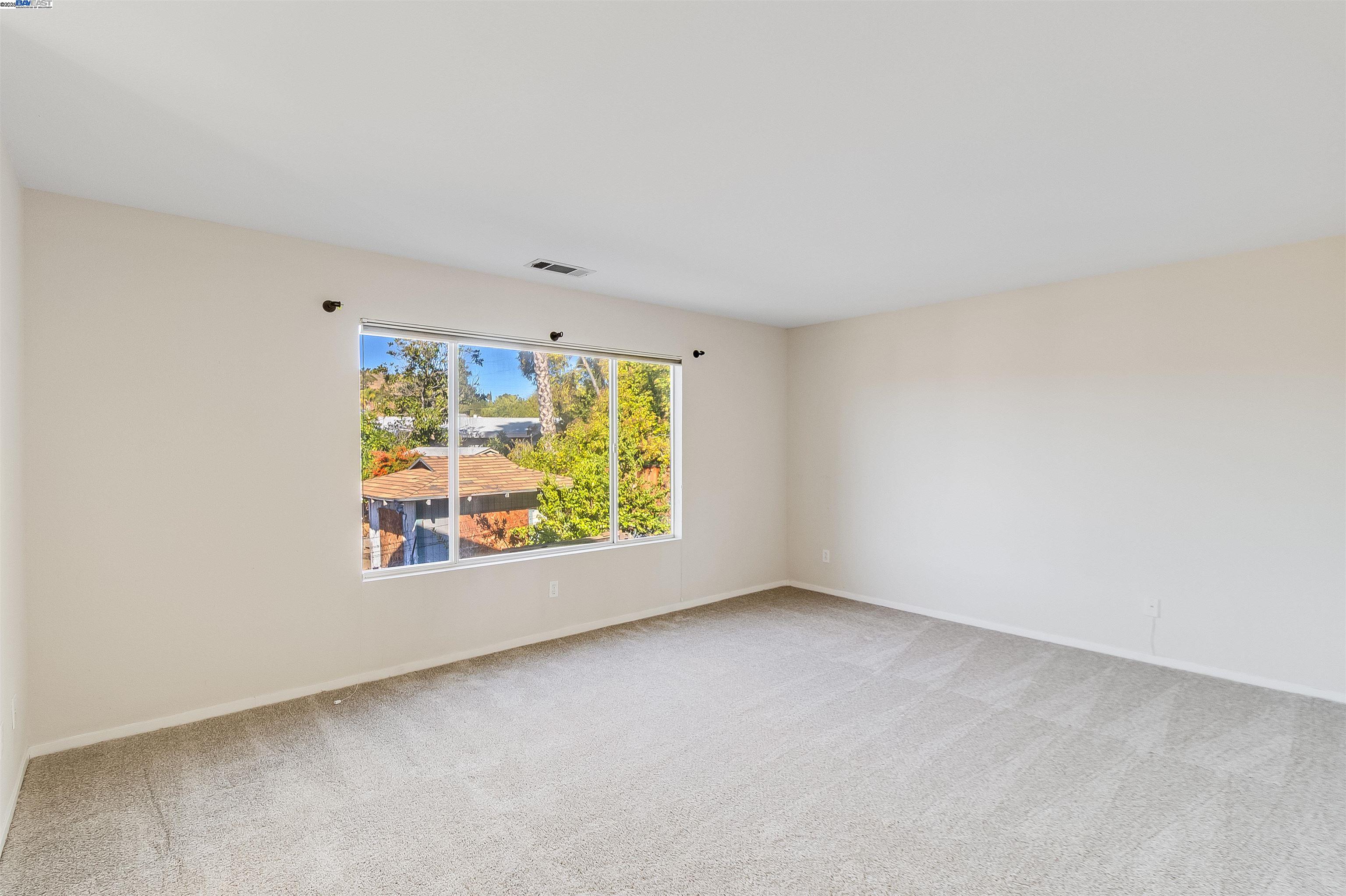 Detail Gallery Image 18 of 42 For 592 Ross Cir, Martinez,  CA 94553 - 5 Beds | 3 Baths