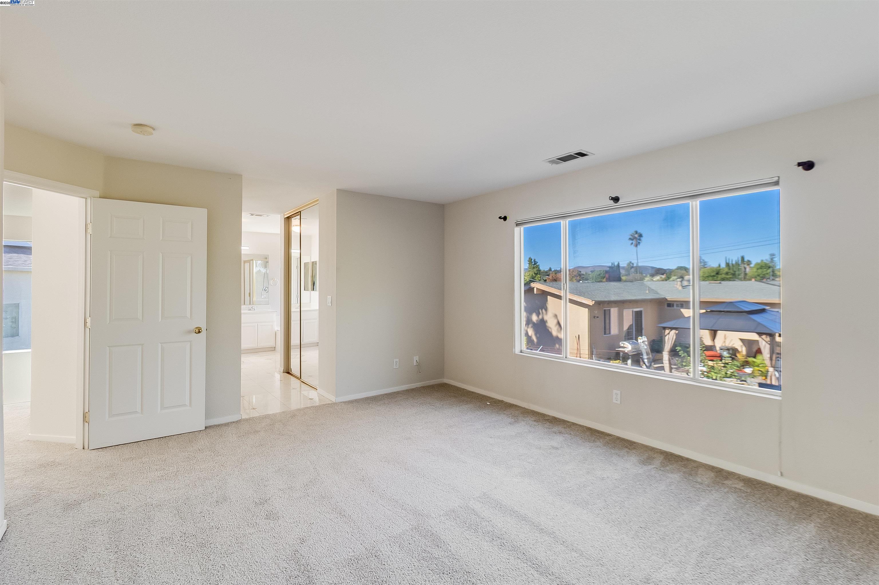 Detail Gallery Image 19 of 42 For 592 Ross Cir, Martinez,  CA 94553 - 5 Beds | 3 Baths