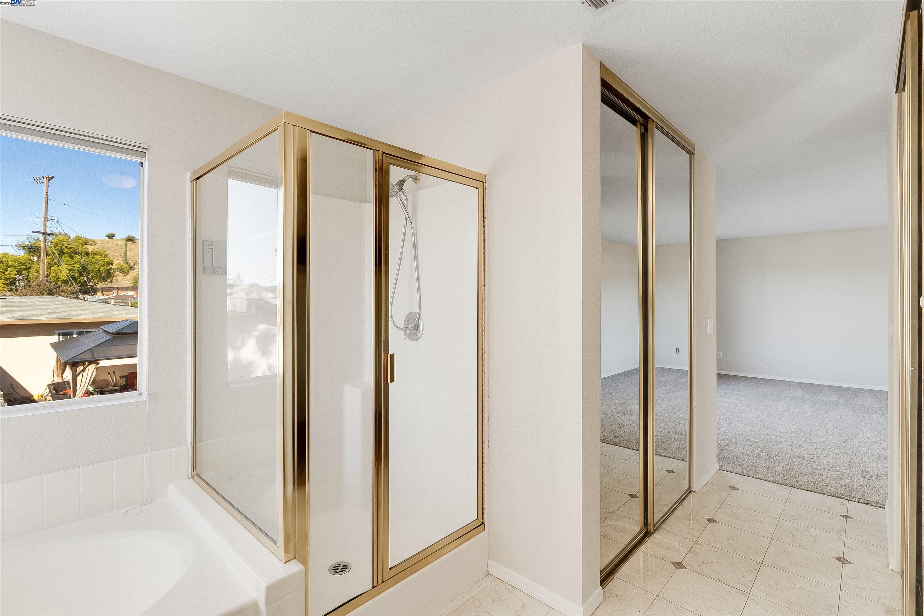 Detail Gallery Image 23 of 42 For 592 Ross Cir, Martinez,  CA 94553 - 5 Beds | 3 Baths