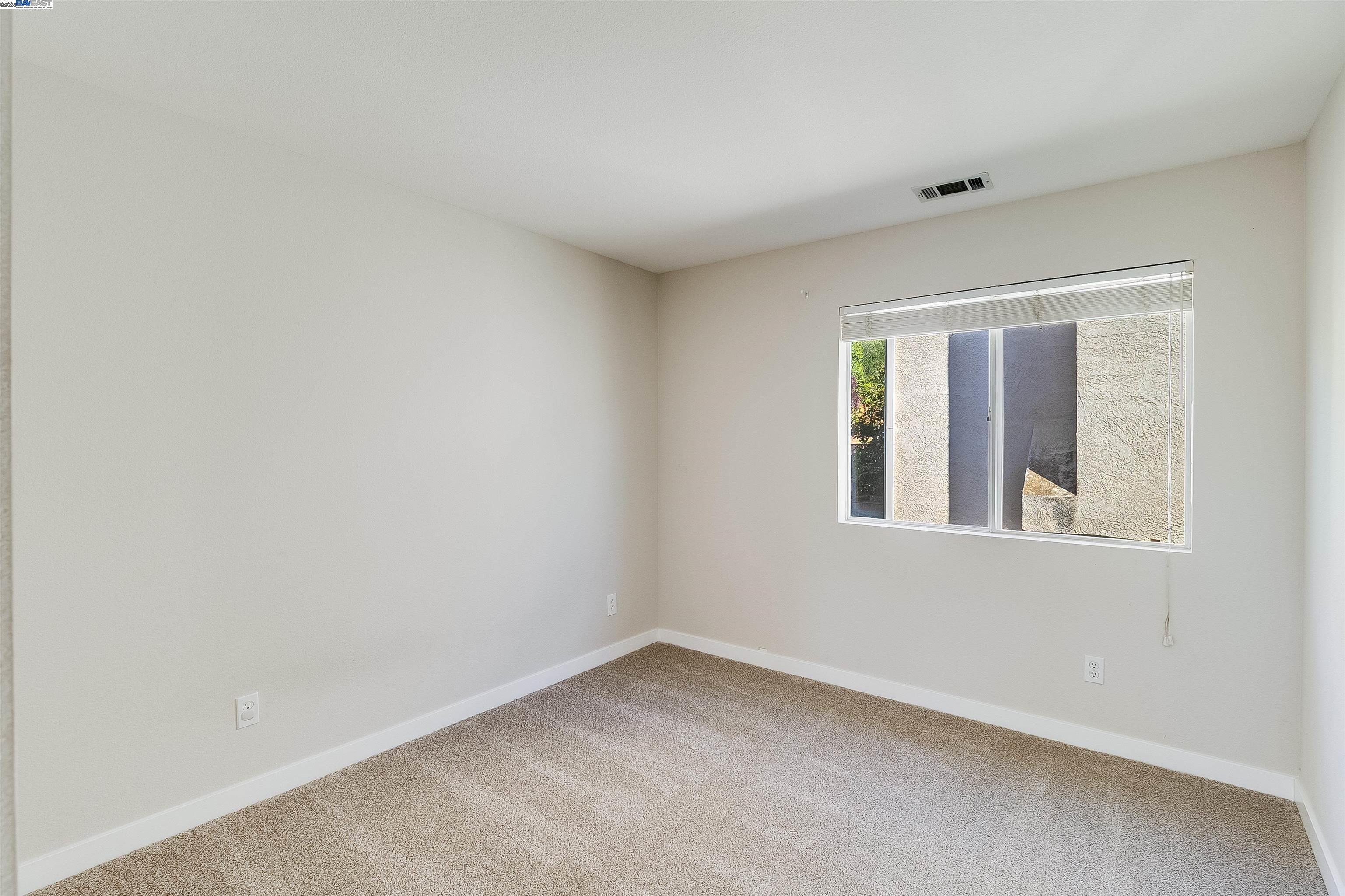 Detail Gallery Image 27 of 42 For 592 Ross Cir, Martinez,  CA 94553 - 5 Beds | 3 Baths