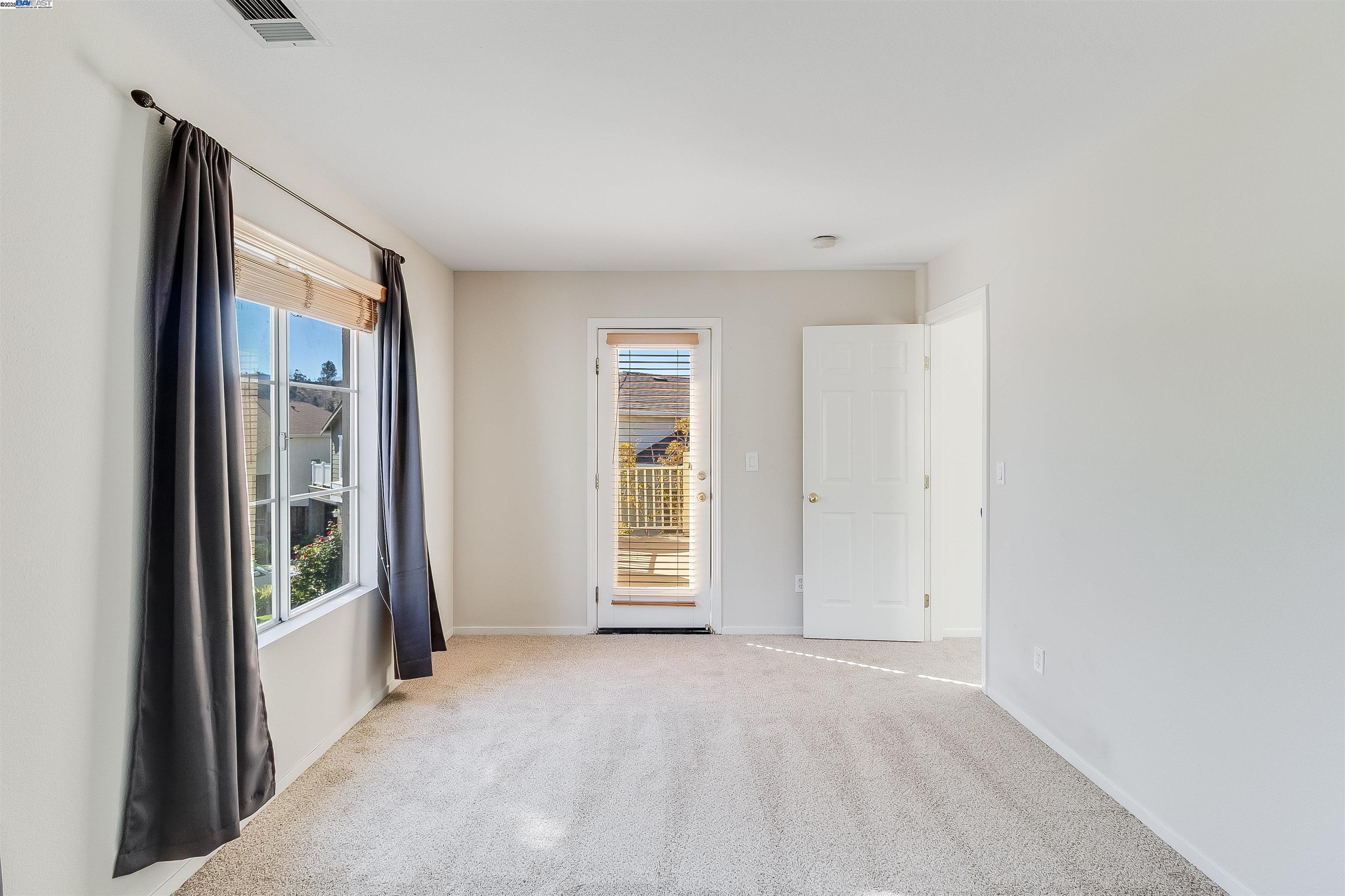 Detail Gallery Image 28 of 42 For 592 Ross Cir, Martinez,  CA 94553 - 5 Beds | 3 Baths