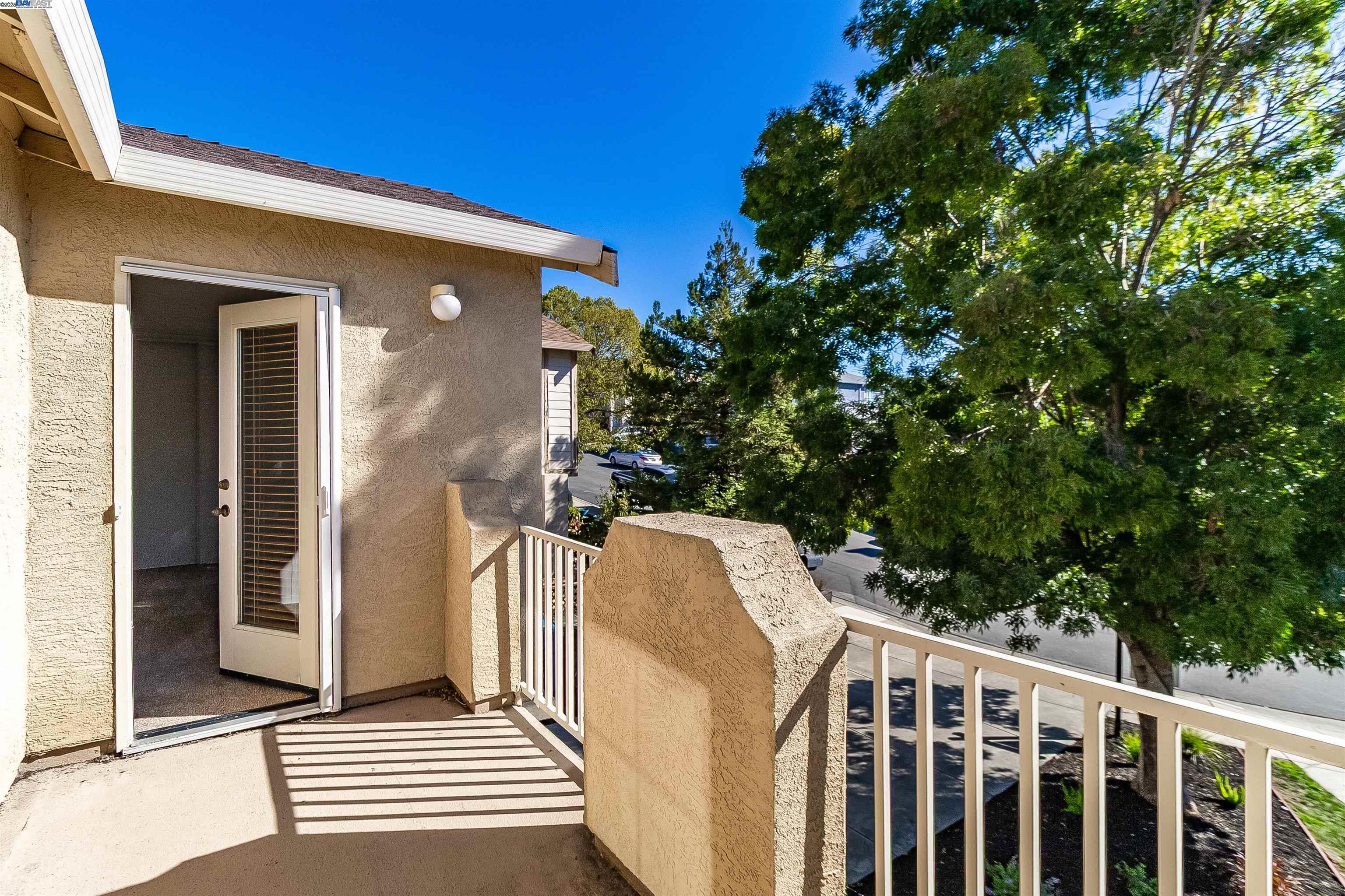 Detail Gallery Image 30 of 42 For 592 Ross Cir, Martinez,  CA 94553 - 5 Beds | 3 Baths