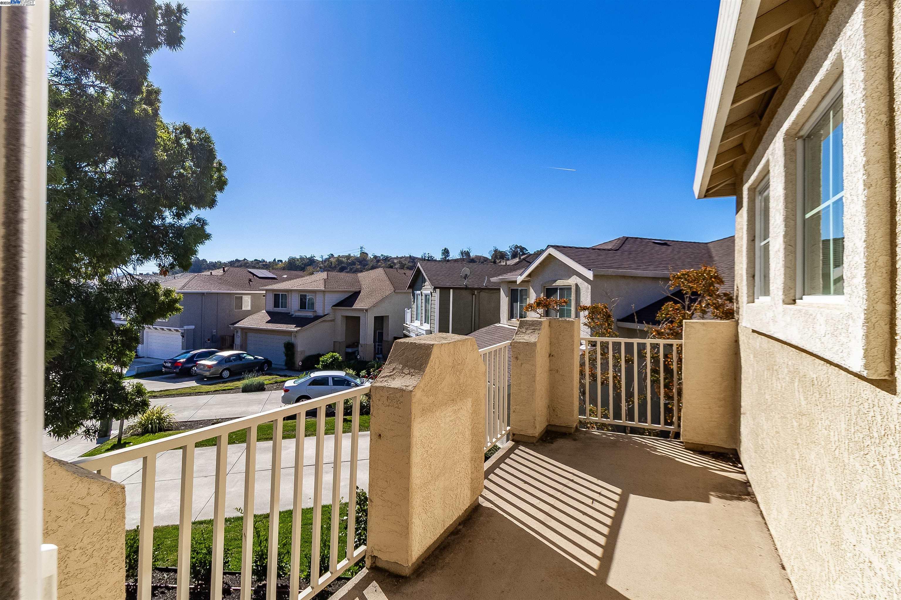 Detail Gallery Image 31 of 42 For 592 Ross Cir, Martinez,  CA 94553 - 5 Beds | 3 Baths