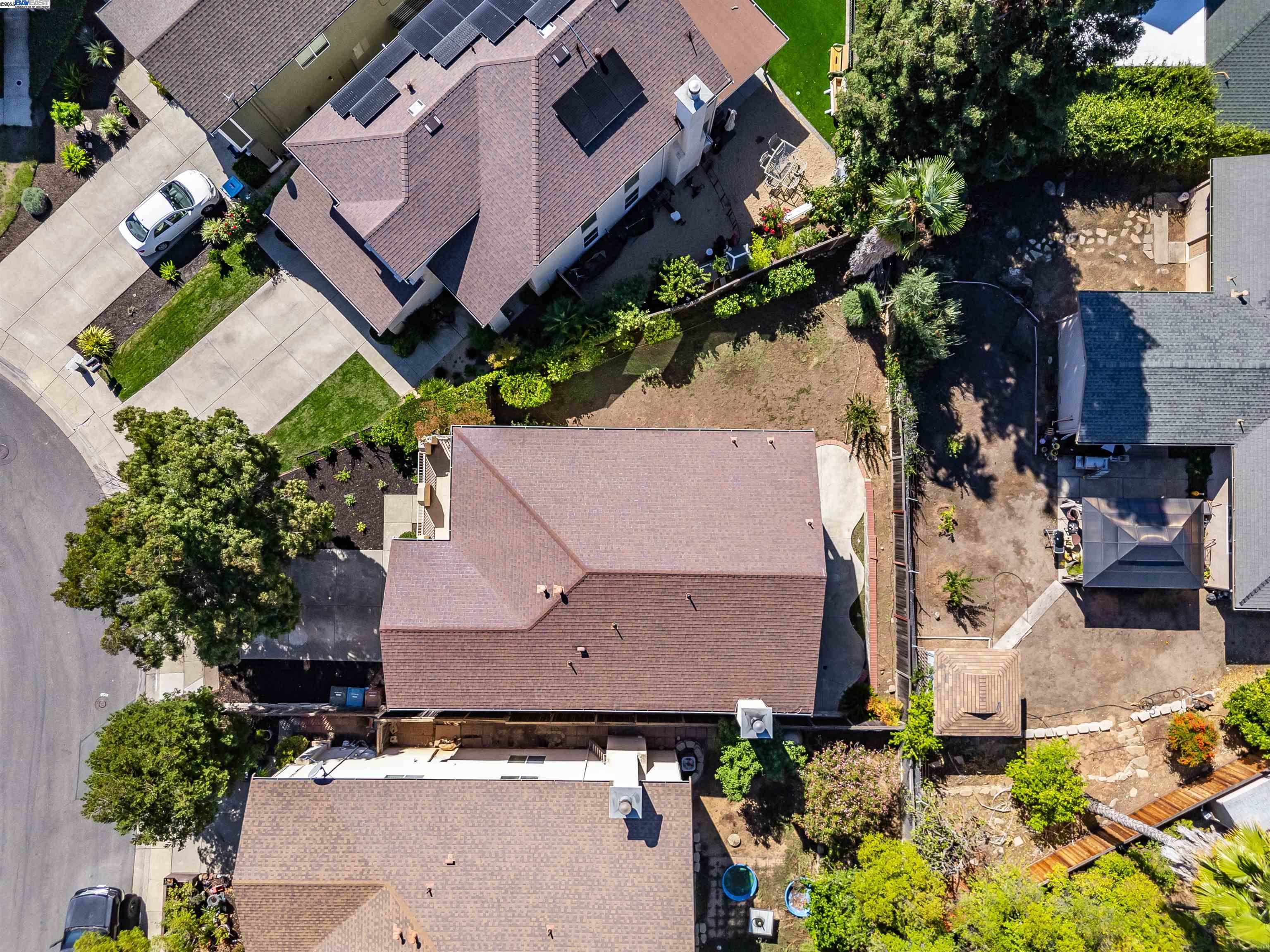 Detail Gallery Image 32 of 42 For 592 Ross Cir, Martinez,  CA 94553 - 5 Beds | 3 Baths