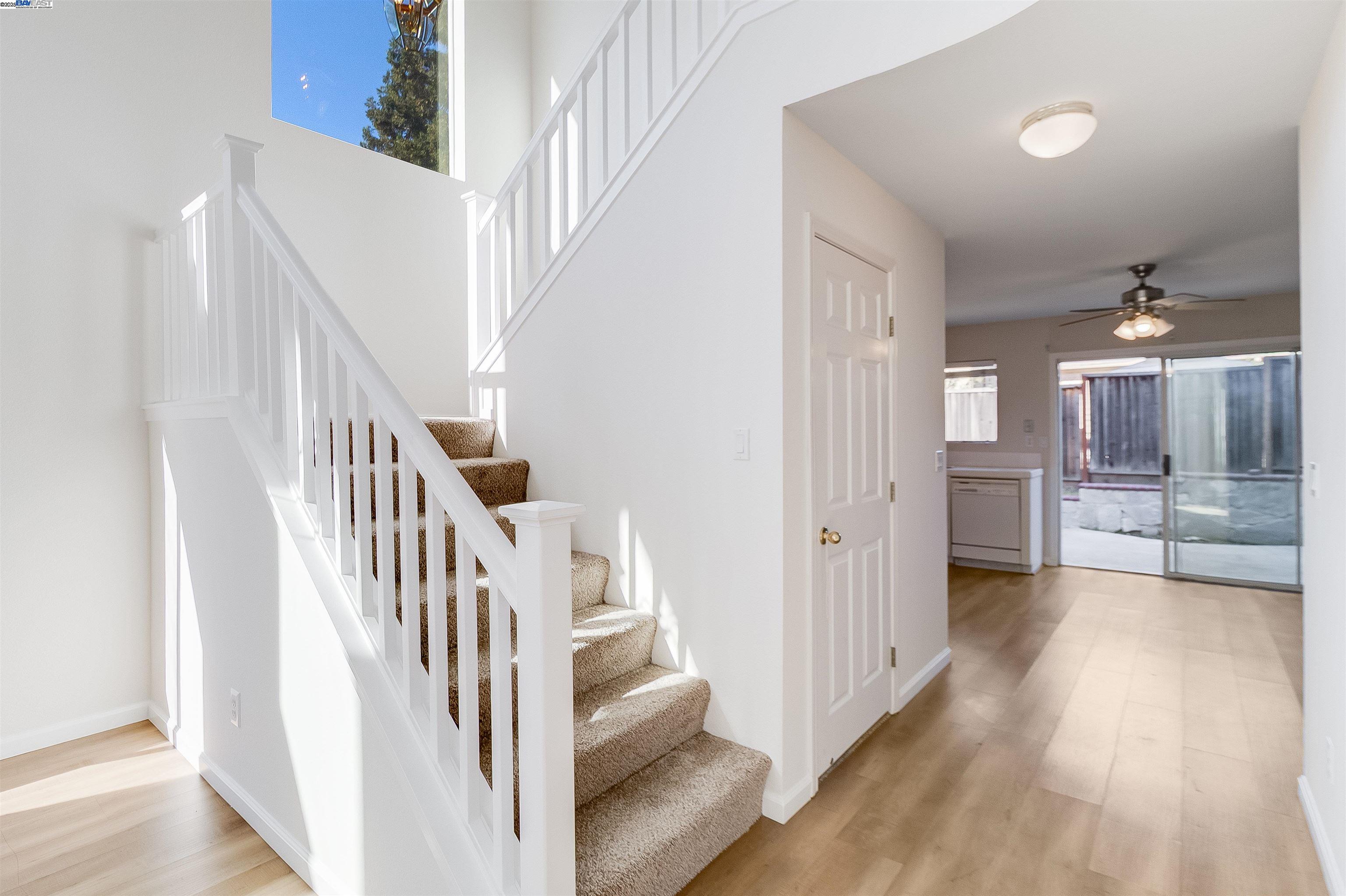 Detail Gallery Image 6 of 42 For 592 Ross Cir, Martinez,  CA 94553 - 5 Beds | 3 Baths