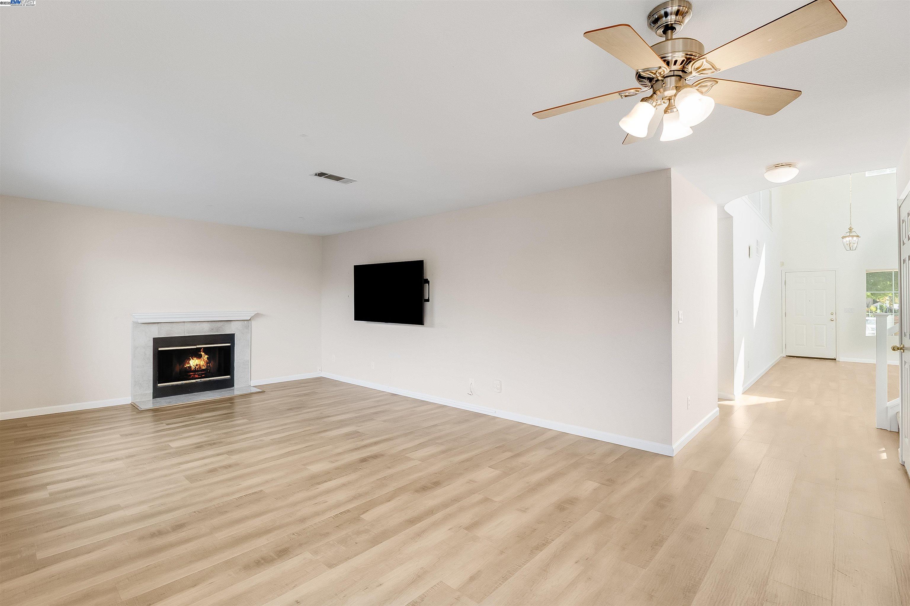 Detail Gallery Image 10 of 42 For 592 Ross Cir, Martinez,  CA 94553 - 5 Beds | 3 Baths