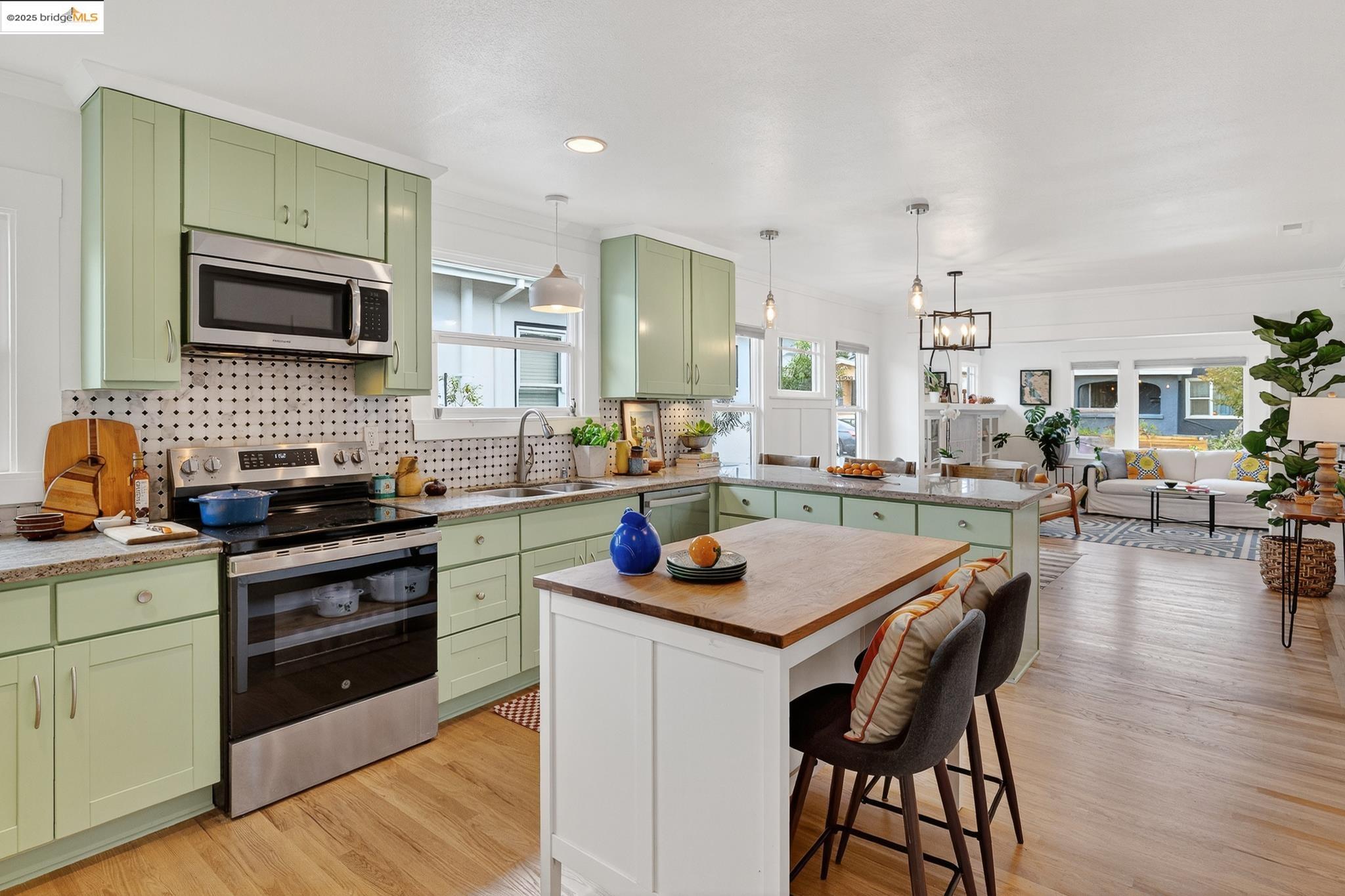 Front Image Thumbnail for EB41115757