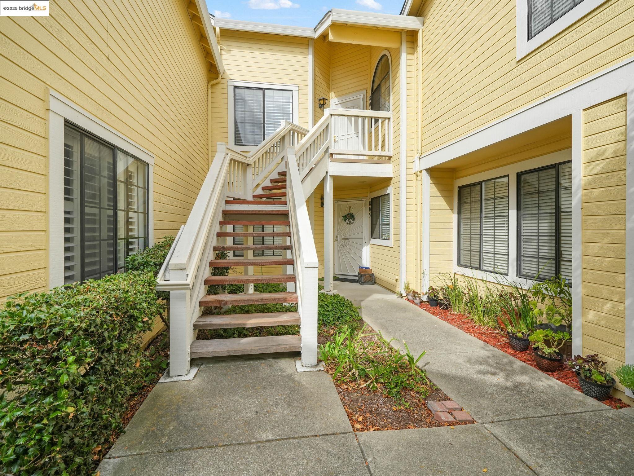 Detail Gallery Image 2 of 24 For 806 Devonwood, Hercules,  CA 94547 - 2 Beds | 2 Baths