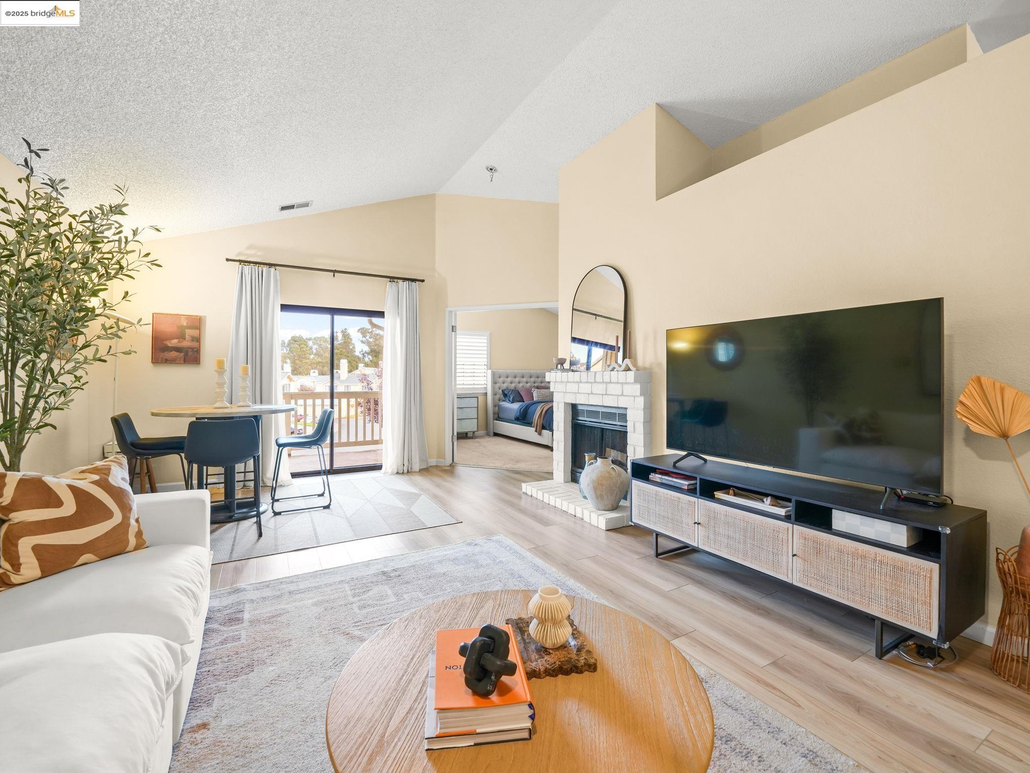 Detail Gallery Image 10 of 24 For 806 Devonwood, Hercules,  CA 94547 - 2 Beds | 2 Baths