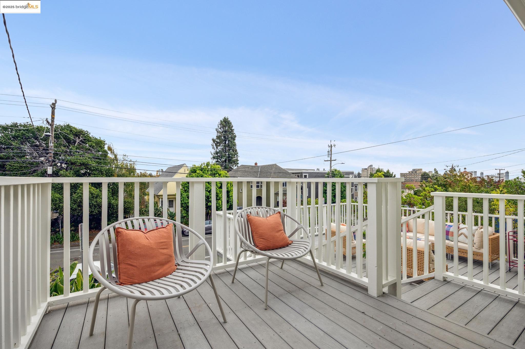 Detail Gallery Image 3 of 41 For 4343 Howe Street, Oakland,  CA 94610 - 3 Beds | 1 Baths