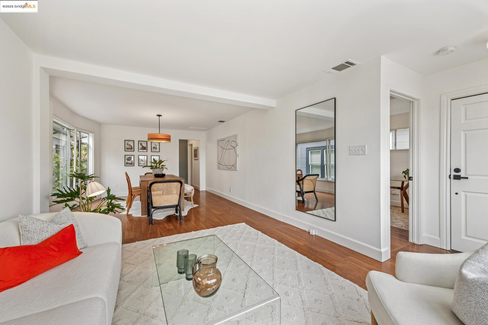 Detail Gallery Image 8 of 41 For 4343 Howe Street, Oakland,  CA 94610 - 3 Beds | 1 Baths