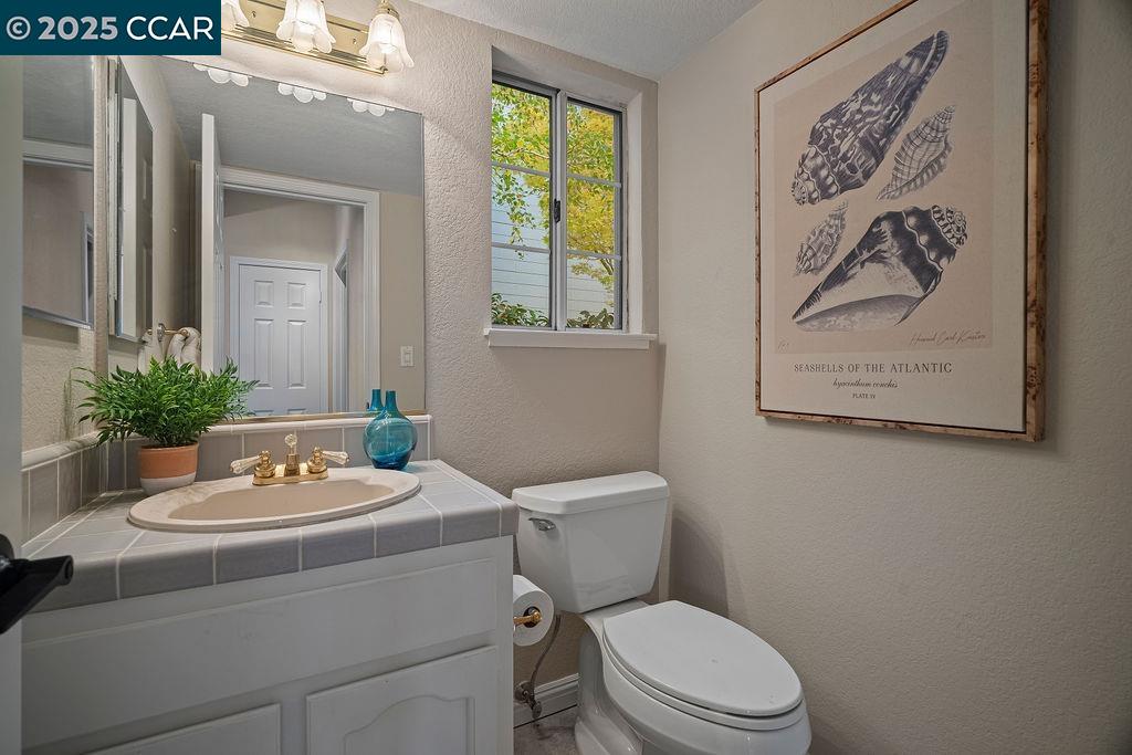 Detail Gallery Image 13 of 30 For 1409 Fountain Springs Cir, Danville,  CA 94526 - 3 Beds | 2/1 Baths