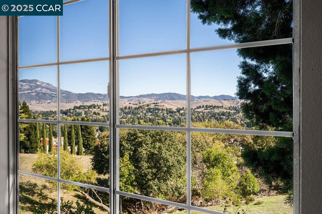 Detail Gallery Image 15 of 30 For 1409 Fountain Springs Cir, Danville,  CA 94526 - 3 Beds | 2/1 Baths