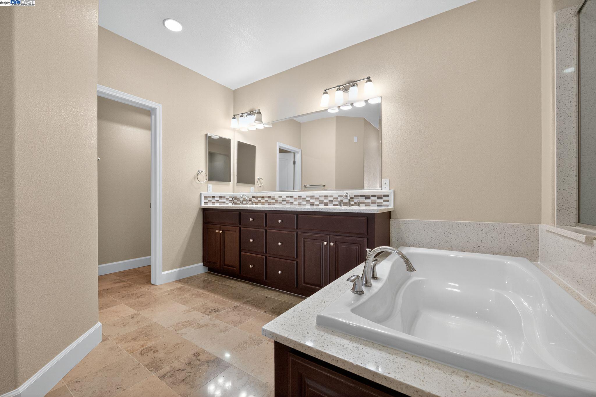 Detail Gallery Image 19 of 40 For 3231 Central Pkwy, Dublin,  CA 94568 - 4 Beds | 3/1 Baths