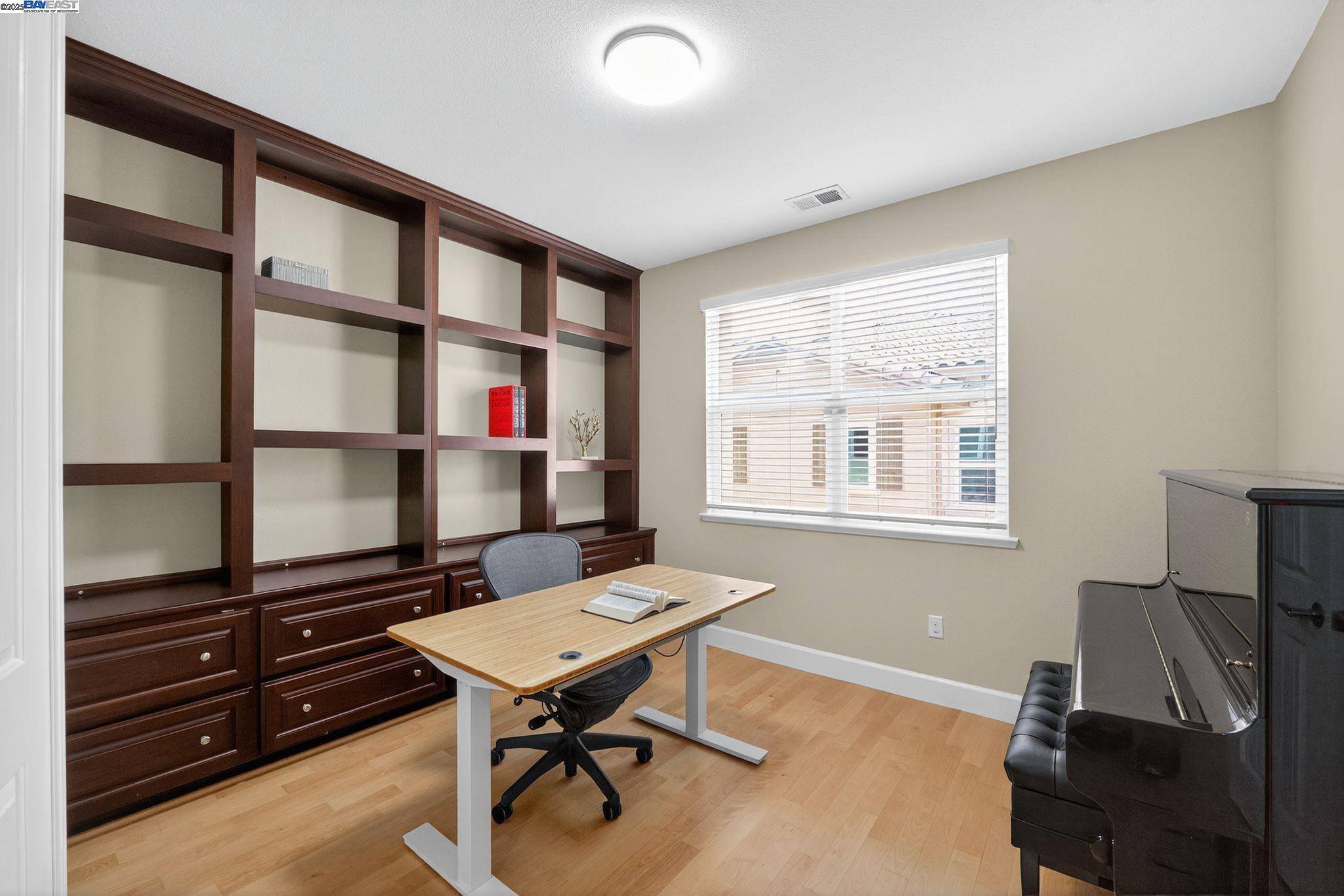 Detail Gallery Image 23 of 40 For 3231 Central Pkwy, Dublin,  CA 94568 - 4 Beds | 3/1 Baths