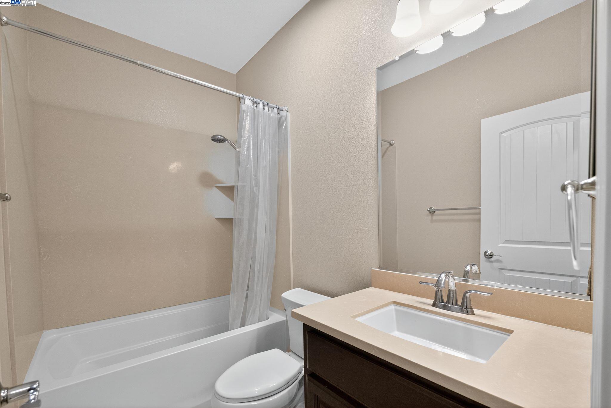 Detail Gallery Image 26 of 40 For 3231 Central Pkwy, Dublin,  CA 94568 - 4 Beds | 3/1 Baths