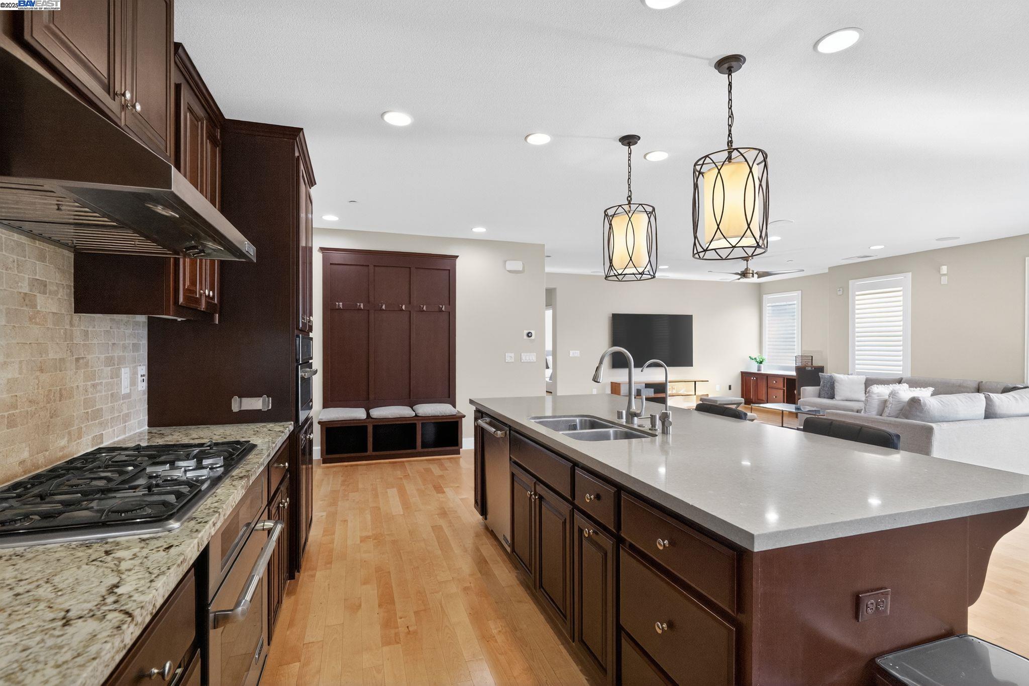 Detail Gallery Image 4 of 40 For 3231 Central Pkwy, Dublin,  CA 94568 - 4 Beds | 3/1 Baths