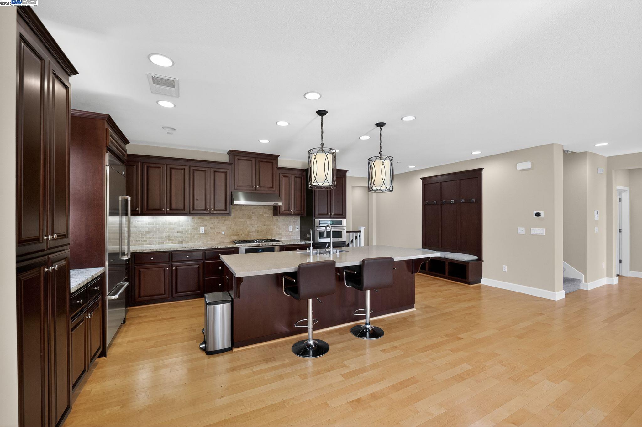 Detail Gallery Image 6 of 40 For 3231 Central Pkwy, Dublin,  CA 94568 - 4 Beds | 3/1 Baths