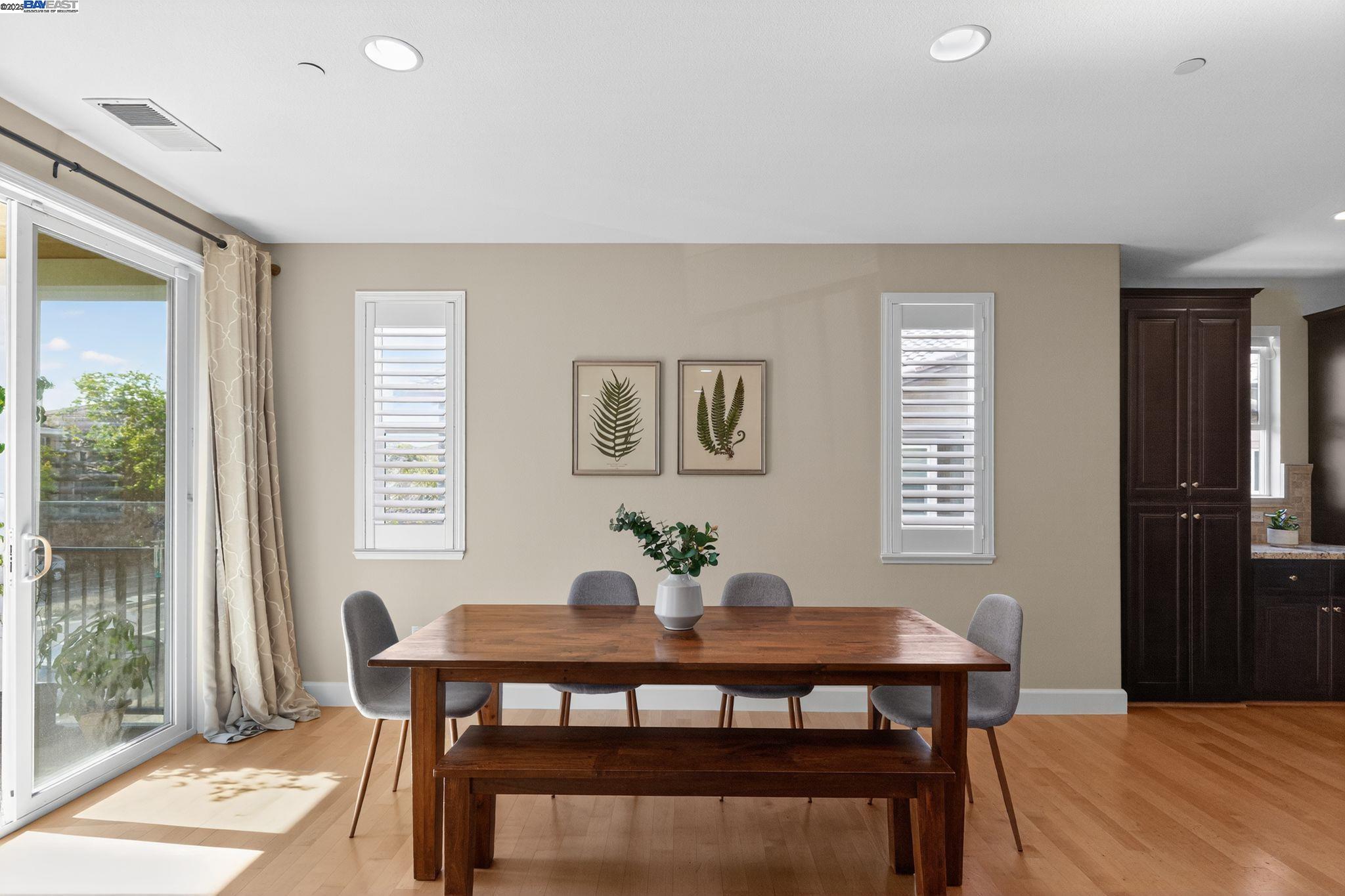 Detail Gallery Image 8 of 40 For 3231 Central Pkwy, Dublin,  CA 94568 - 4 Beds | 3/1 Baths