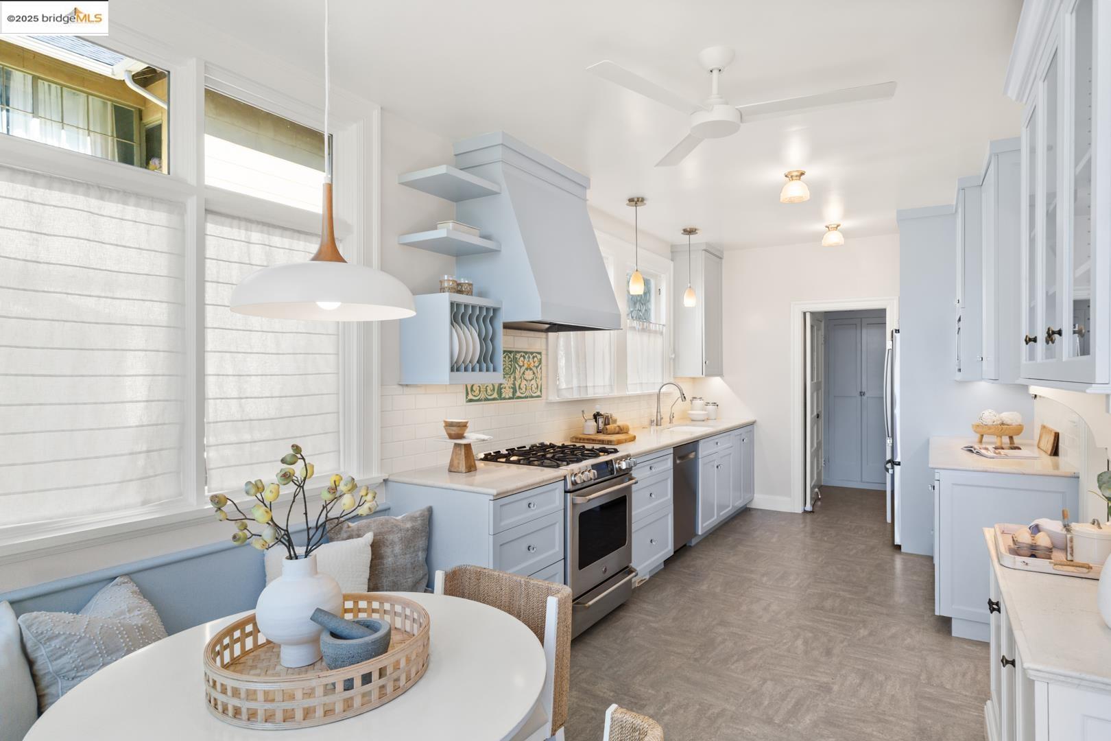 Detail Gallery Image 16 of 53 For 2610 Piedmont Ave, Berkeley,  CA 94704 - 4 Beds | 3/1 Baths