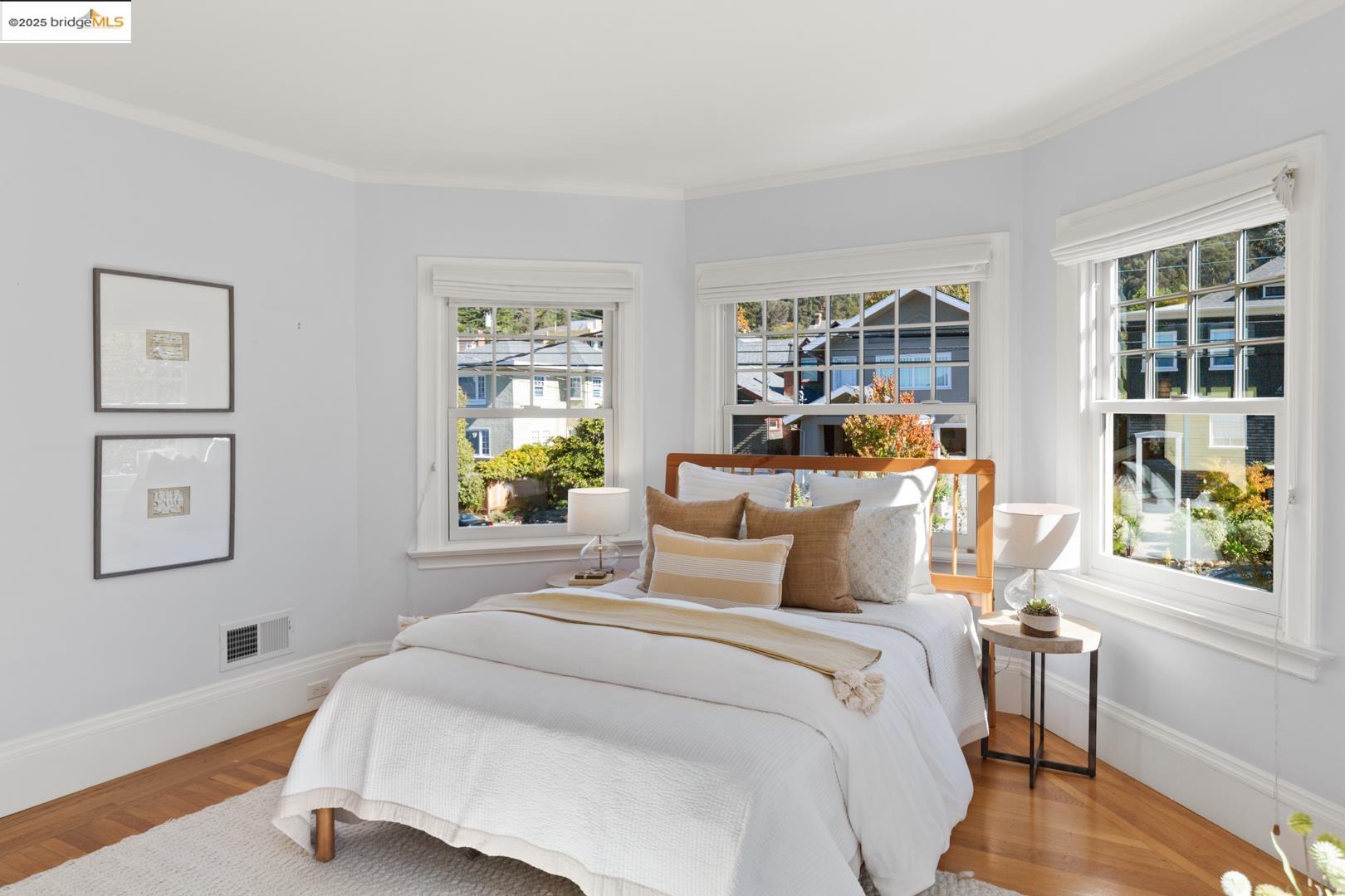 Detail Gallery Image 22 of 53 For 2610 Piedmont Ave, Berkeley,  CA 94704 - 4 Beds | 3/1 Baths