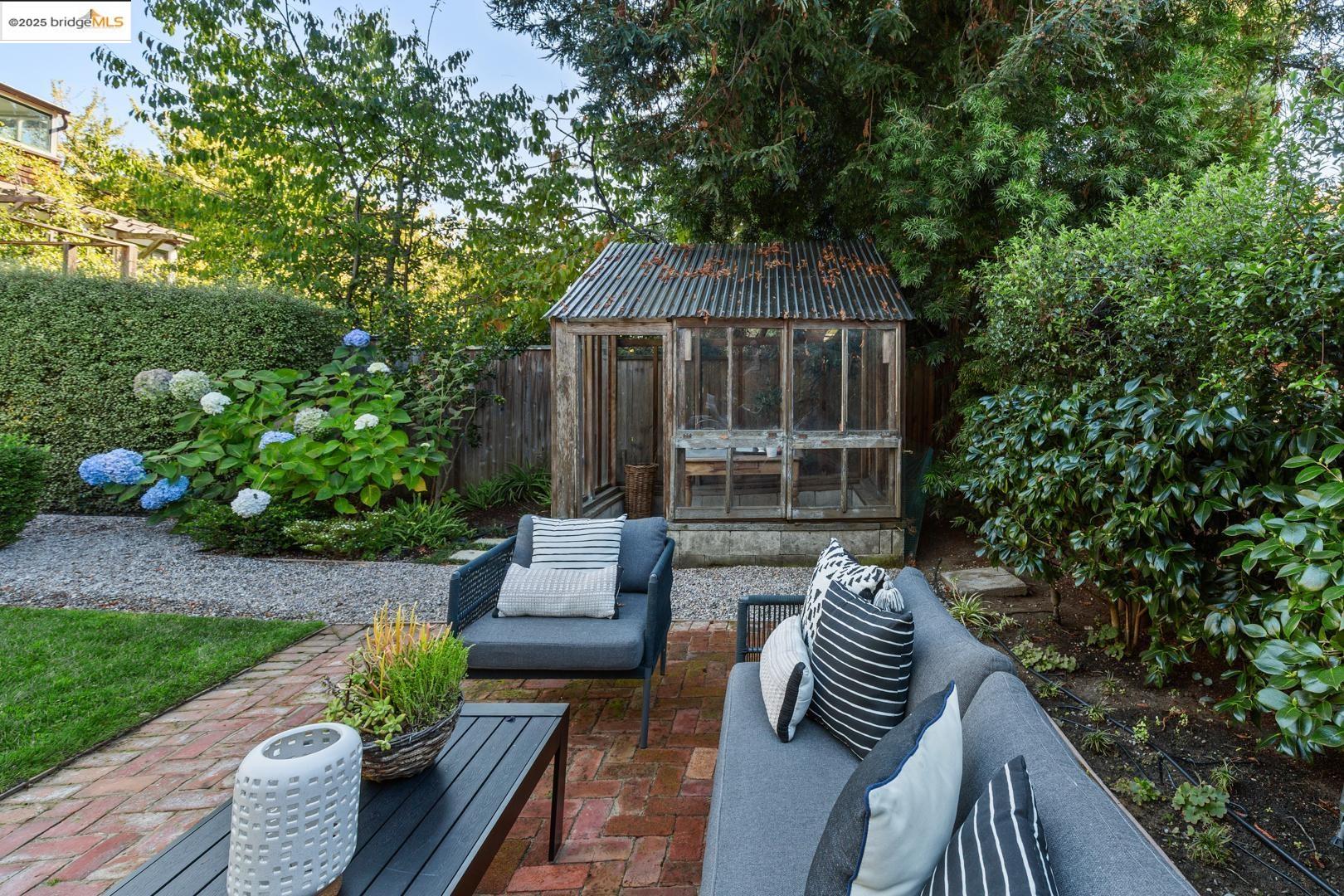 Detail Gallery Image 43 of 53 For 2610 Piedmont Ave, Berkeley,  CA 94704 - 4 Beds | 3/1 Baths