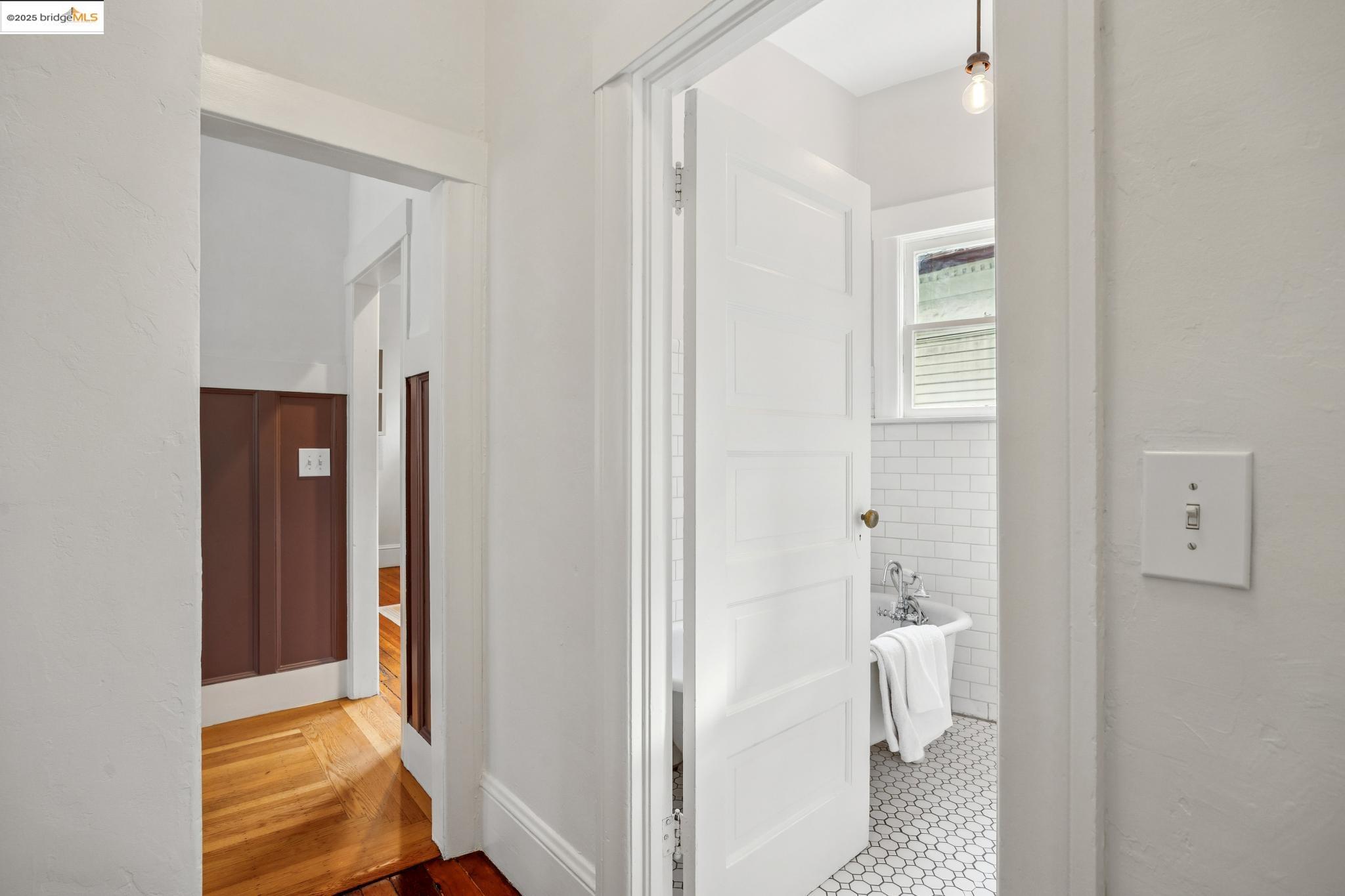 Detail Gallery Image 22 of 43 For 402 36th St, Oakland,  CA 94609 - 2 Beds | 2 Baths