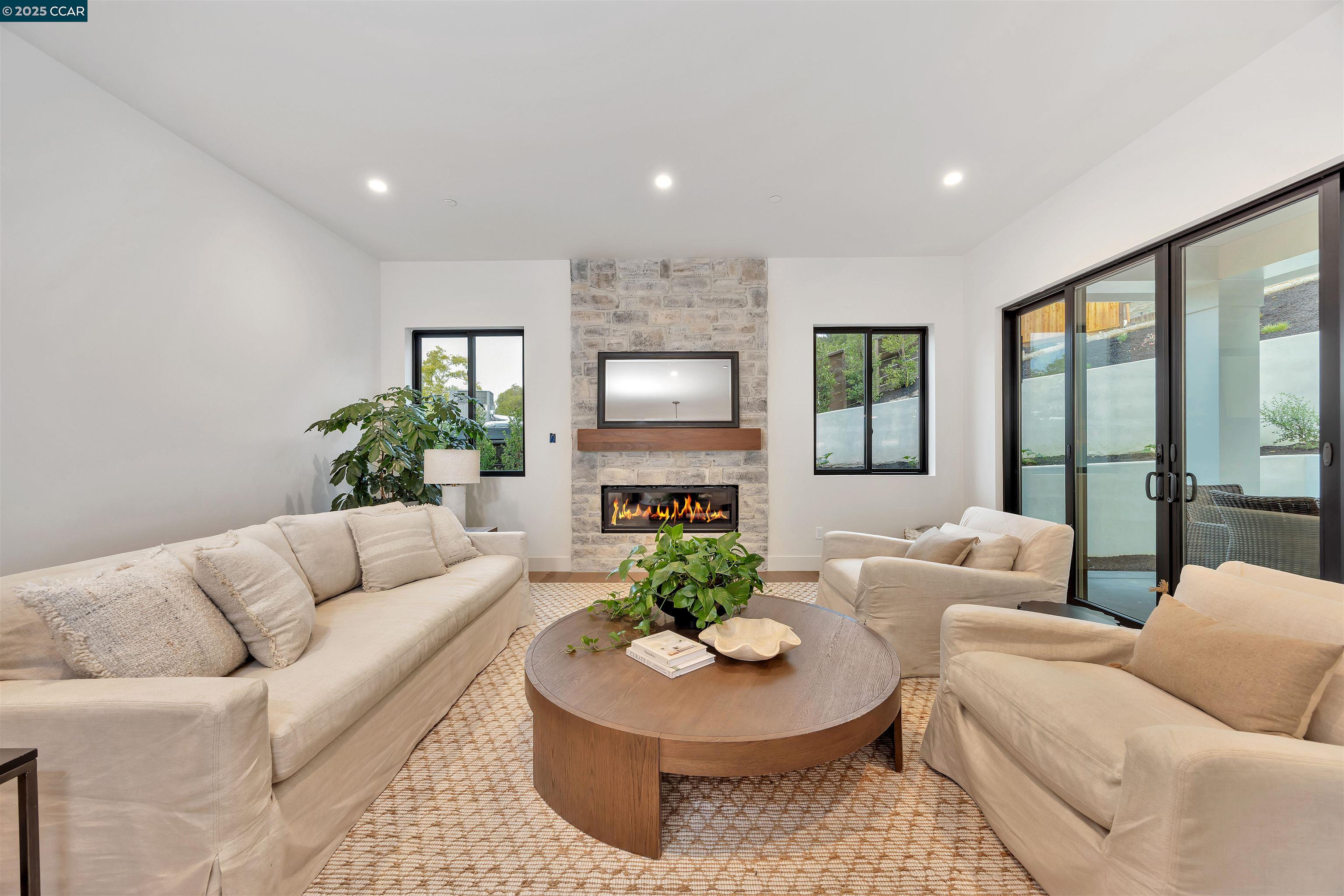 Detail Gallery Image 11 of 40 For 1362 Sunset Loop, Lafayette,  CA 94549 - 5 Beds | 5/1 Baths