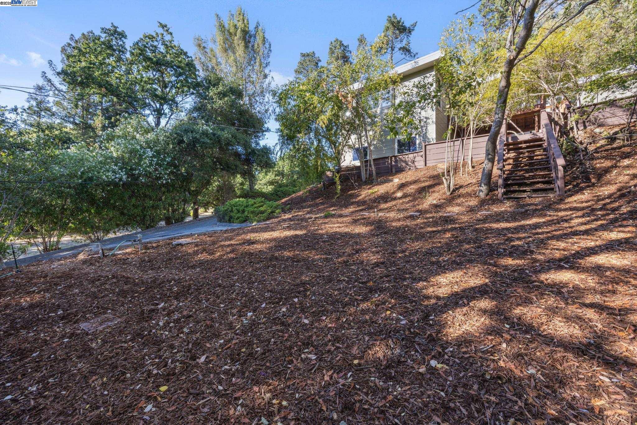 Detail Gallery Image 30 of 47 For 1530 Reliez Valley Rd, Lafayette,  CA 94549 - 4 Beds | 3/1 Baths