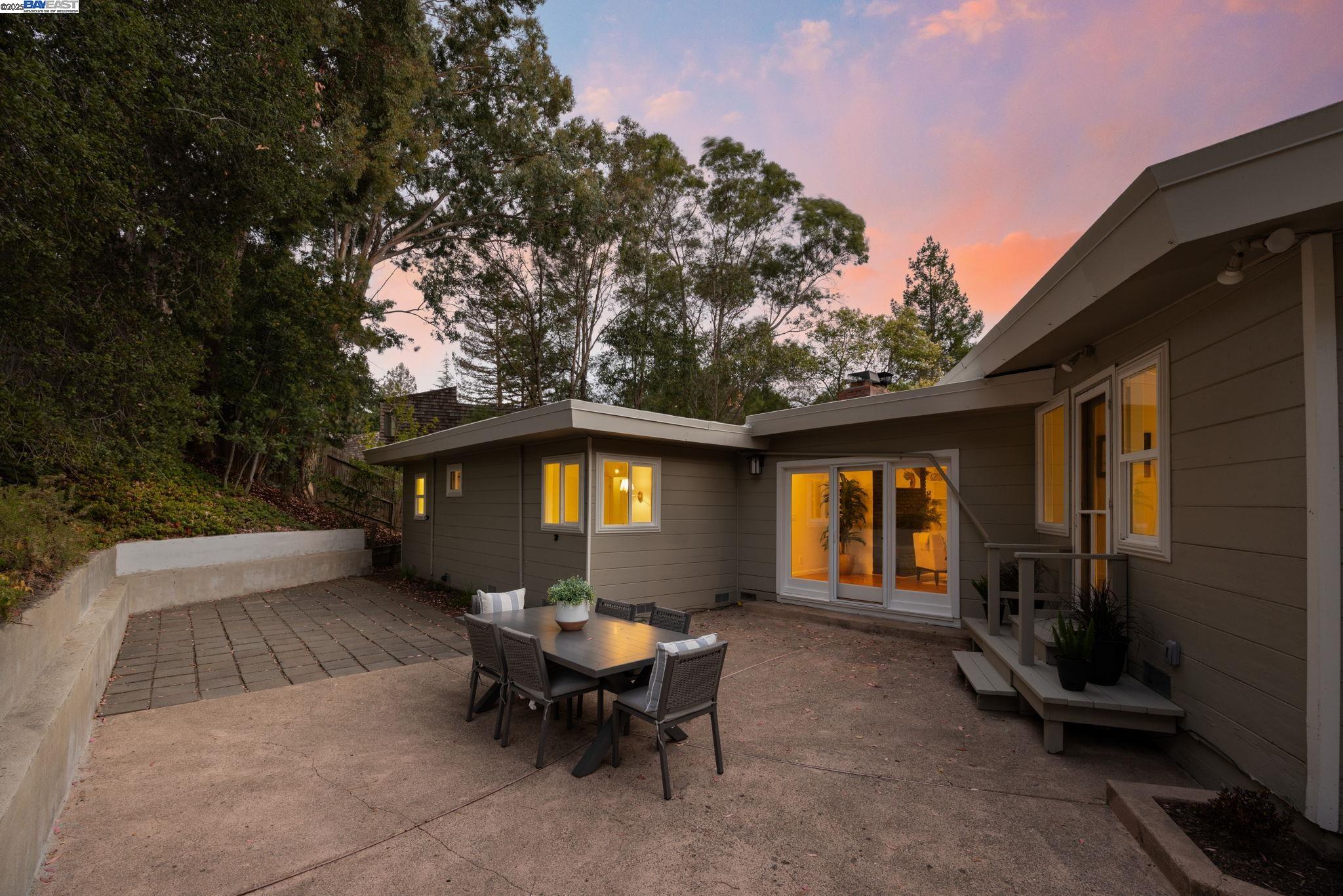 Detail Gallery Image 34 of 47 For 1530 Reliez Valley Rd, Lafayette,  CA 94549 - 4 Beds | 3/1 Baths