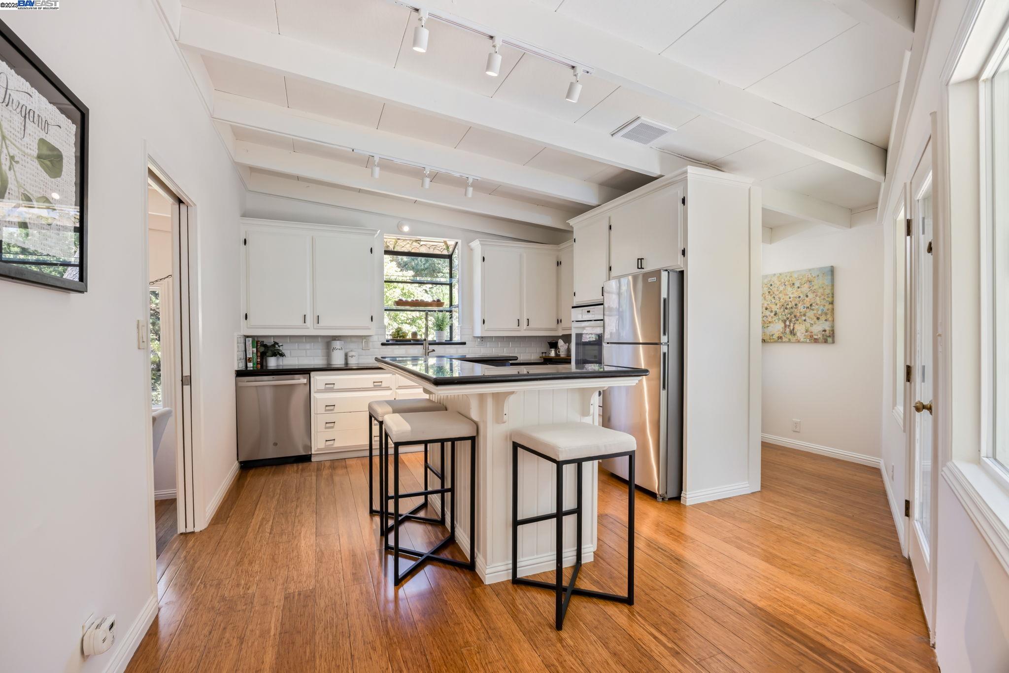 Detail Gallery Image 7 of 47 For 1530 Reliez Valley Rd, Lafayette,  CA 94549 - 4 Beds | 3/1 Baths