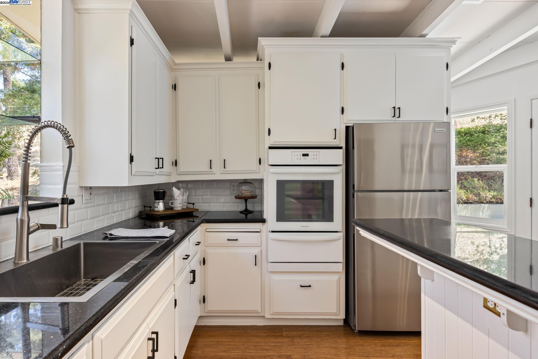 Detail Gallery Image 8 of 47 For 1530 Reliez Valley Rd, Lafayette,  CA 94549 - 4 Beds | 3/1 Baths