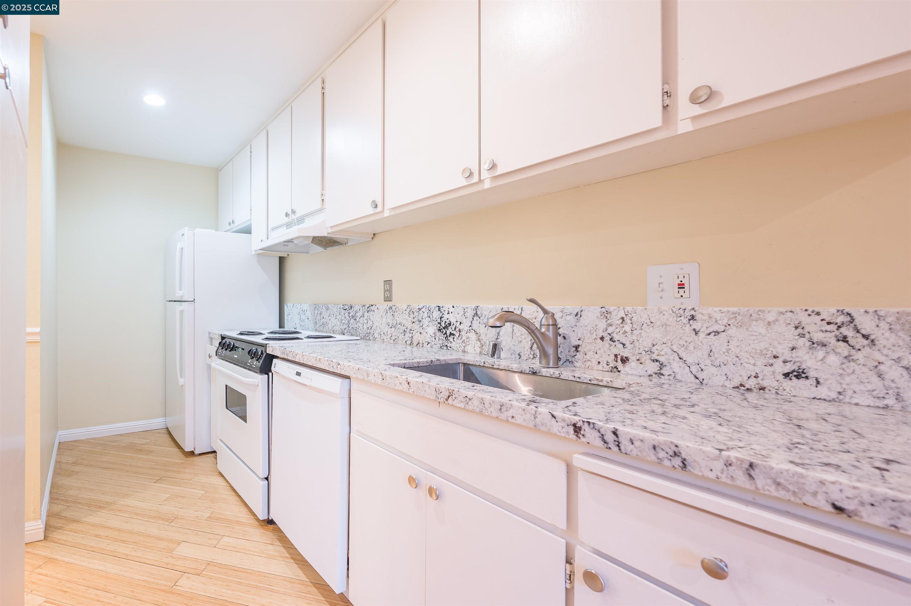 Front Image Thumbnail for CC41115793