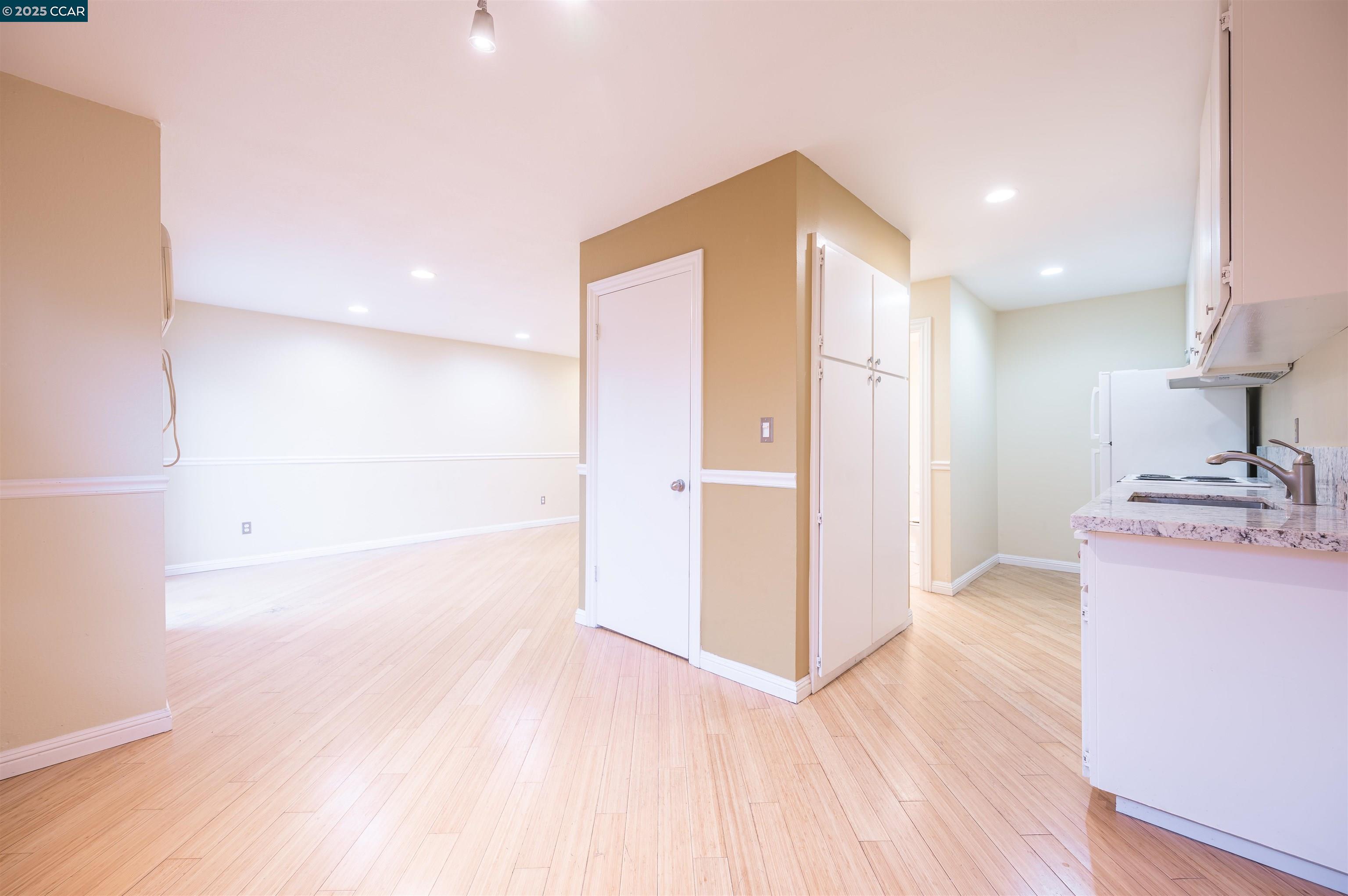 Detail Gallery Image 5 of 17 For 951 Bancroft Rd 110a,  Concord,  CA 94518 - 2 Beds | 1/1 Baths