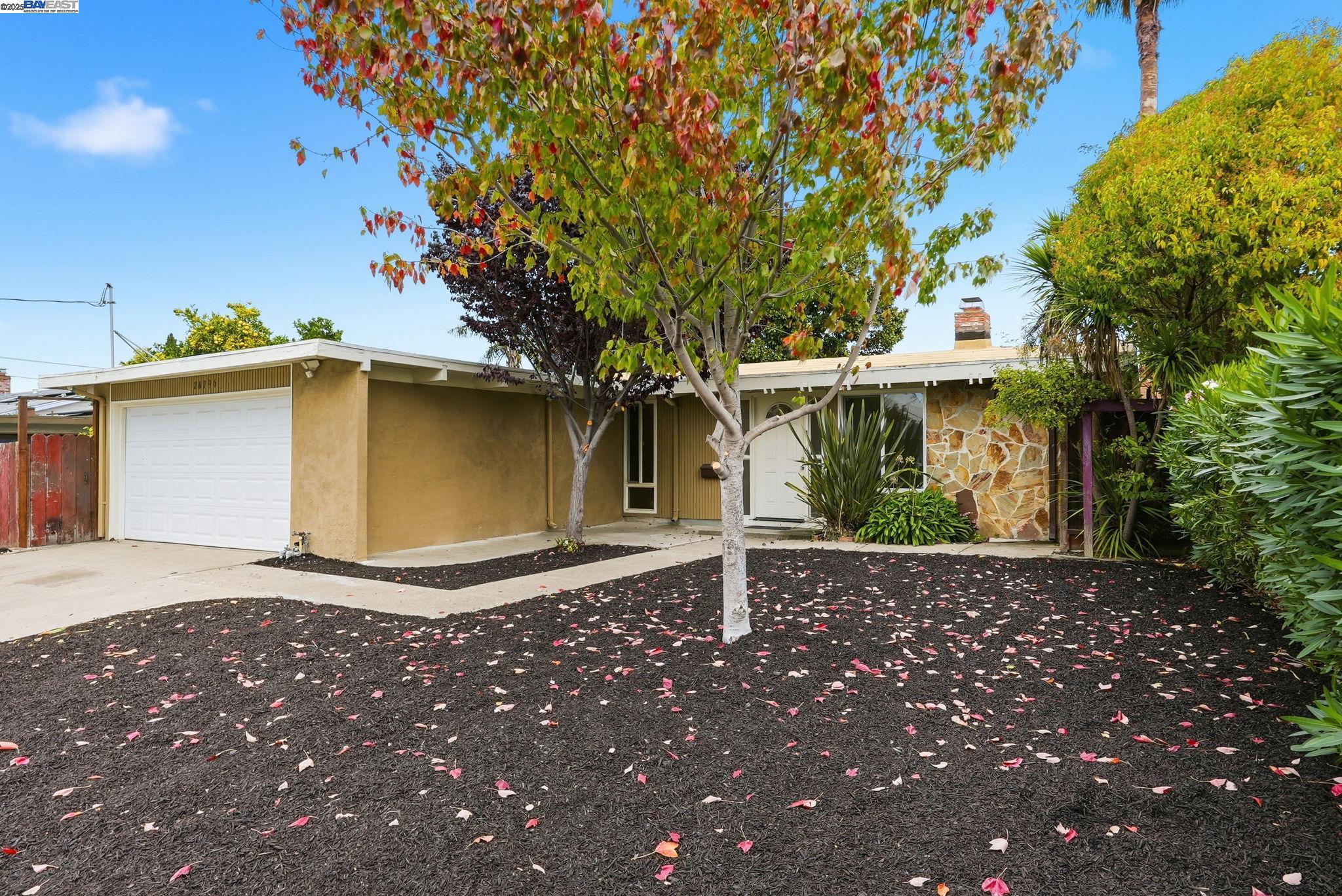 Detail Gallery Image 2 of 40 For 24796 Pear St, Hayward,  CA 94545 - 5 Beds | 2 Baths