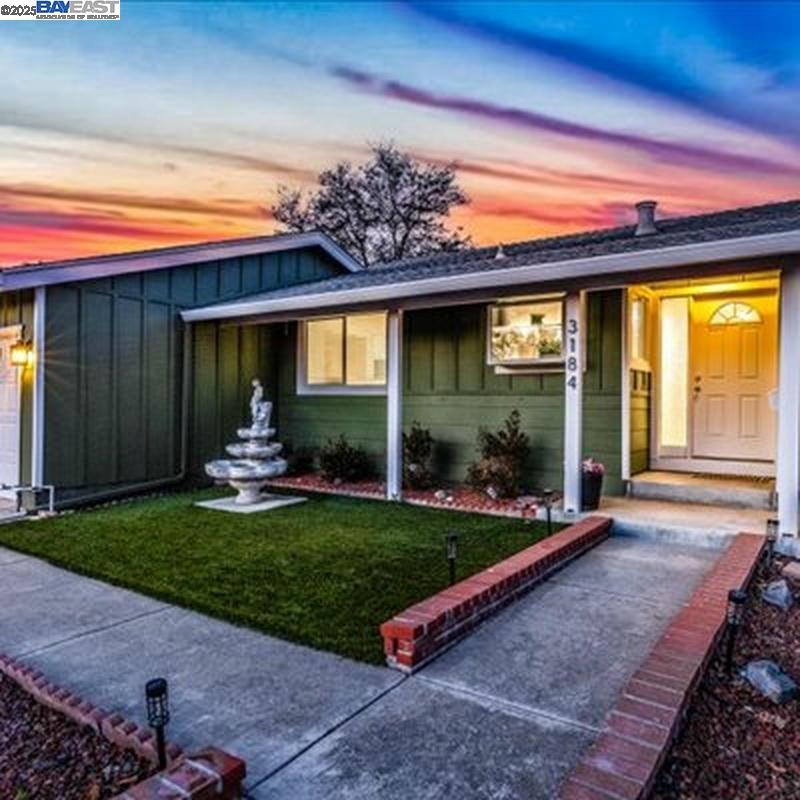 Detail Gallery Image 4 of 47 For 3184 Waugh Place, Fremont,  CA 94536 - 3 Beds | 2 Baths