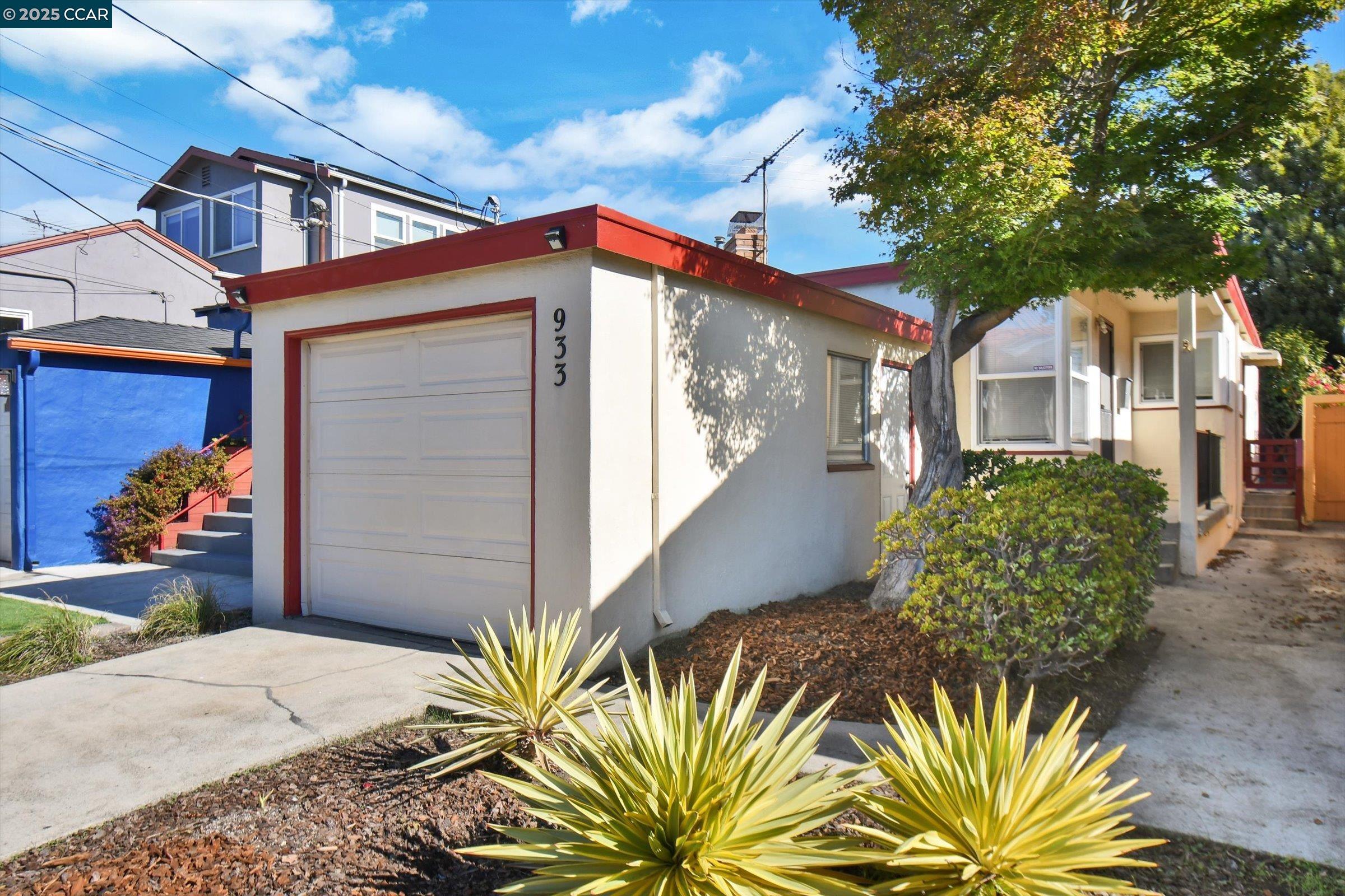 Detail Gallery Image 2 of 18 For 933 Cerrito St, Albany,  CA 94706 - 2 Beds | 1 Baths