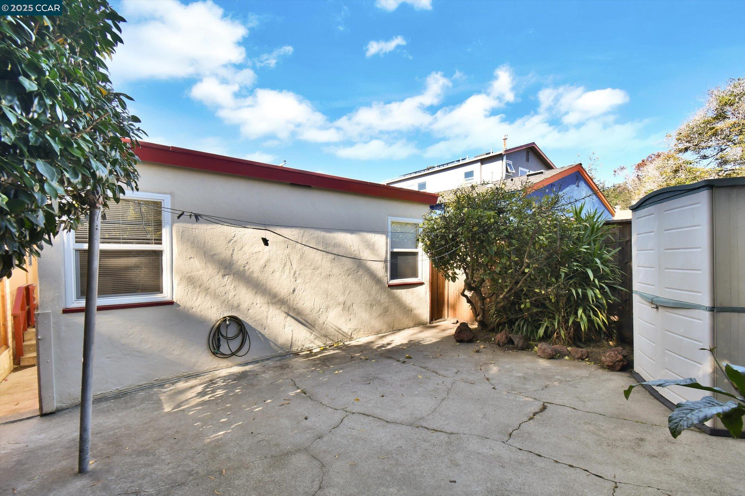 Detail Gallery Image 16 of 18 For 933 Cerrito St, Albany,  CA 94706 - 2 Beds | 1 Baths