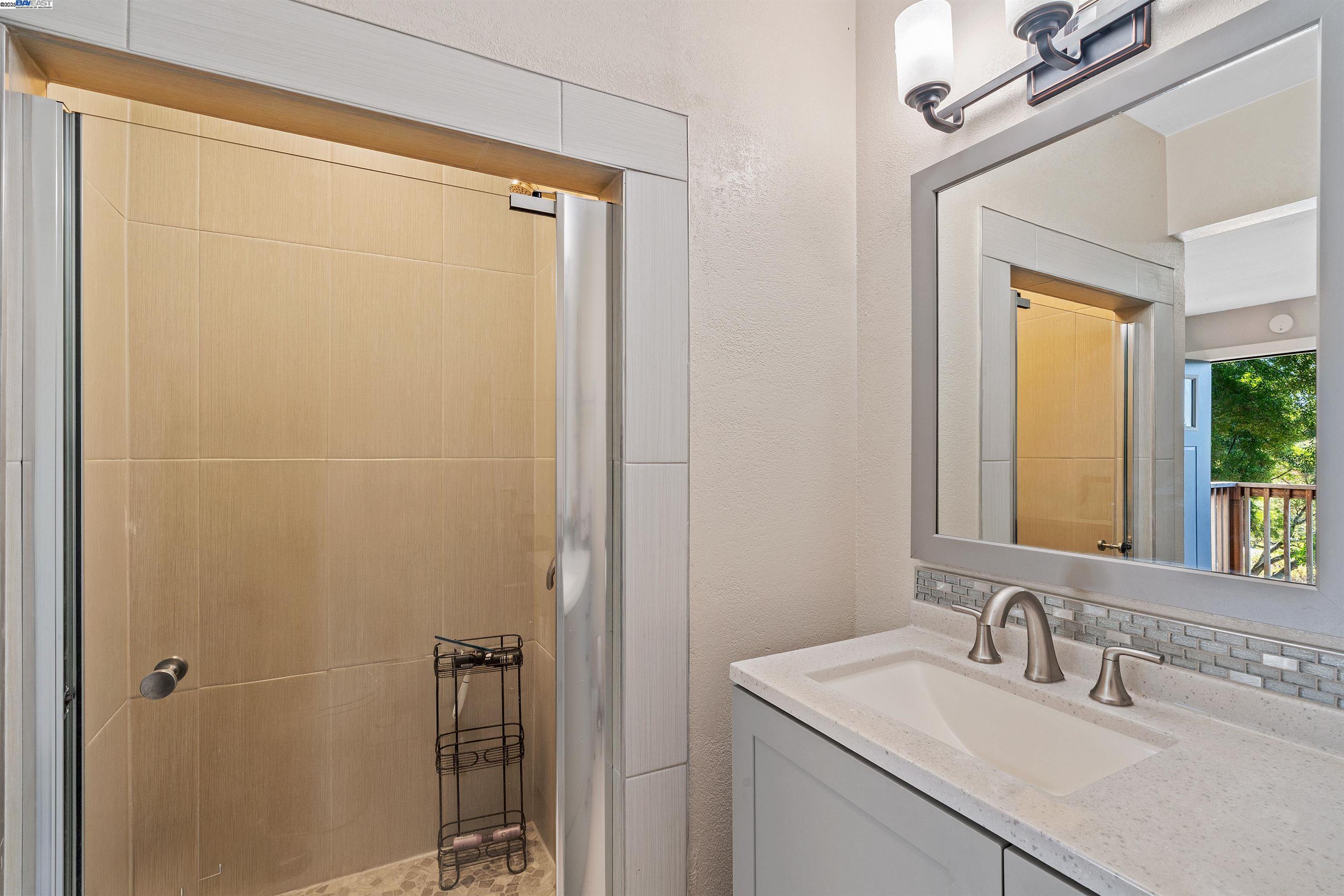 Detail Gallery Image 13 of 30 For 2103 W Peachland Ave, Sebastopol,  CA 95472 - 3 Beds | 2 Baths